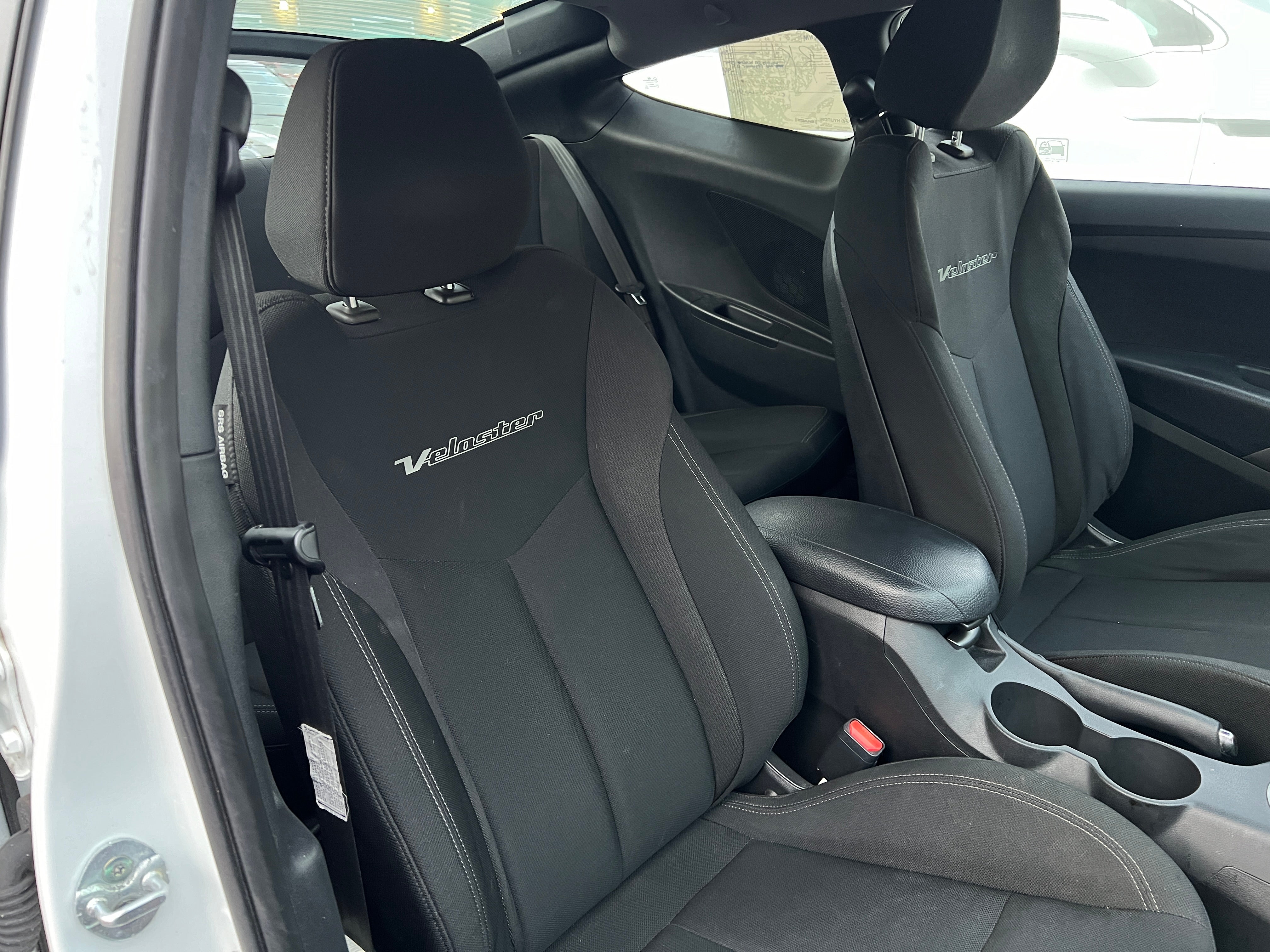 2015 Hyundai Veloster Base 2