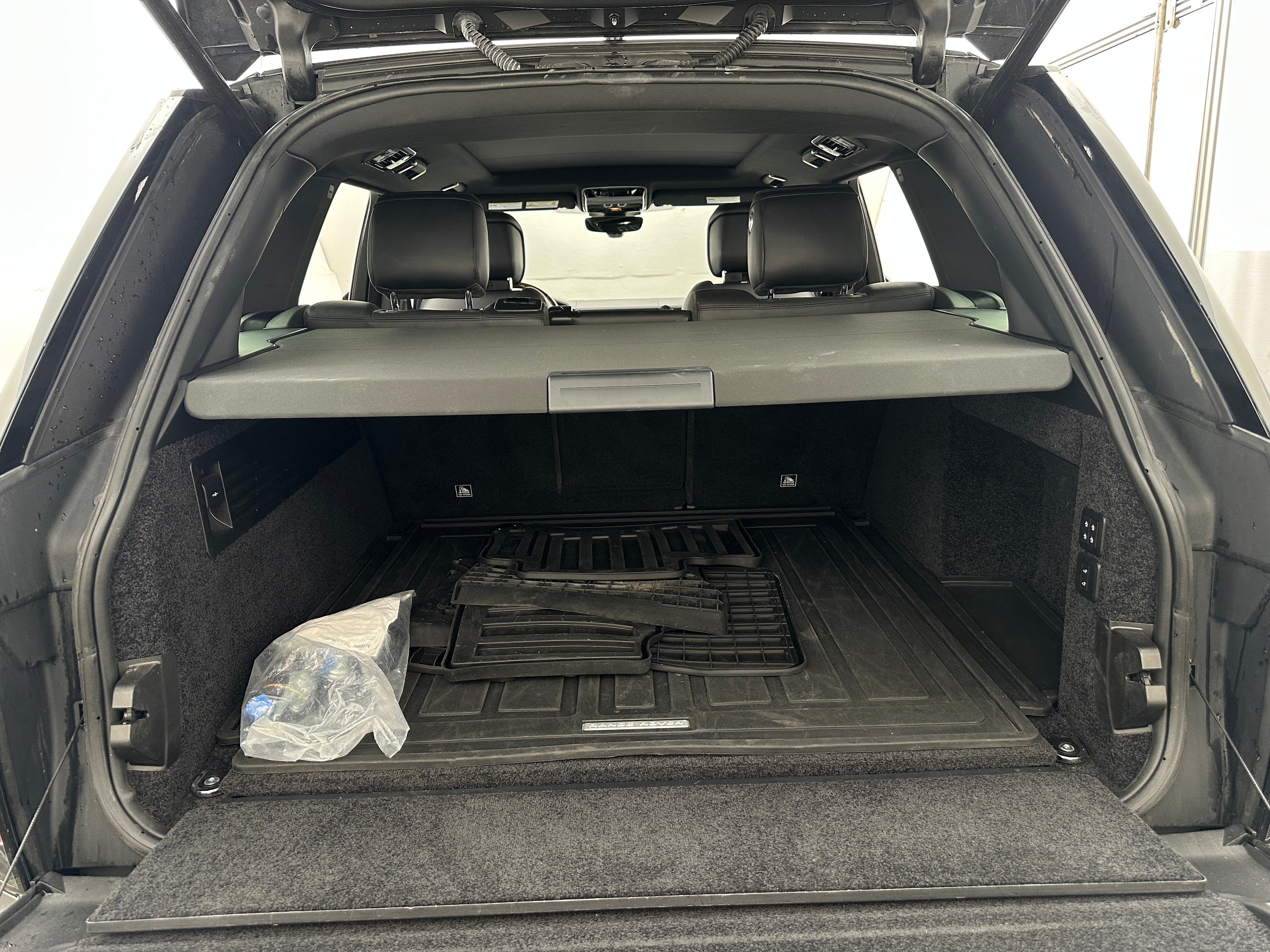 Thumbnail: 2020 Land Rover Range Rover - 7