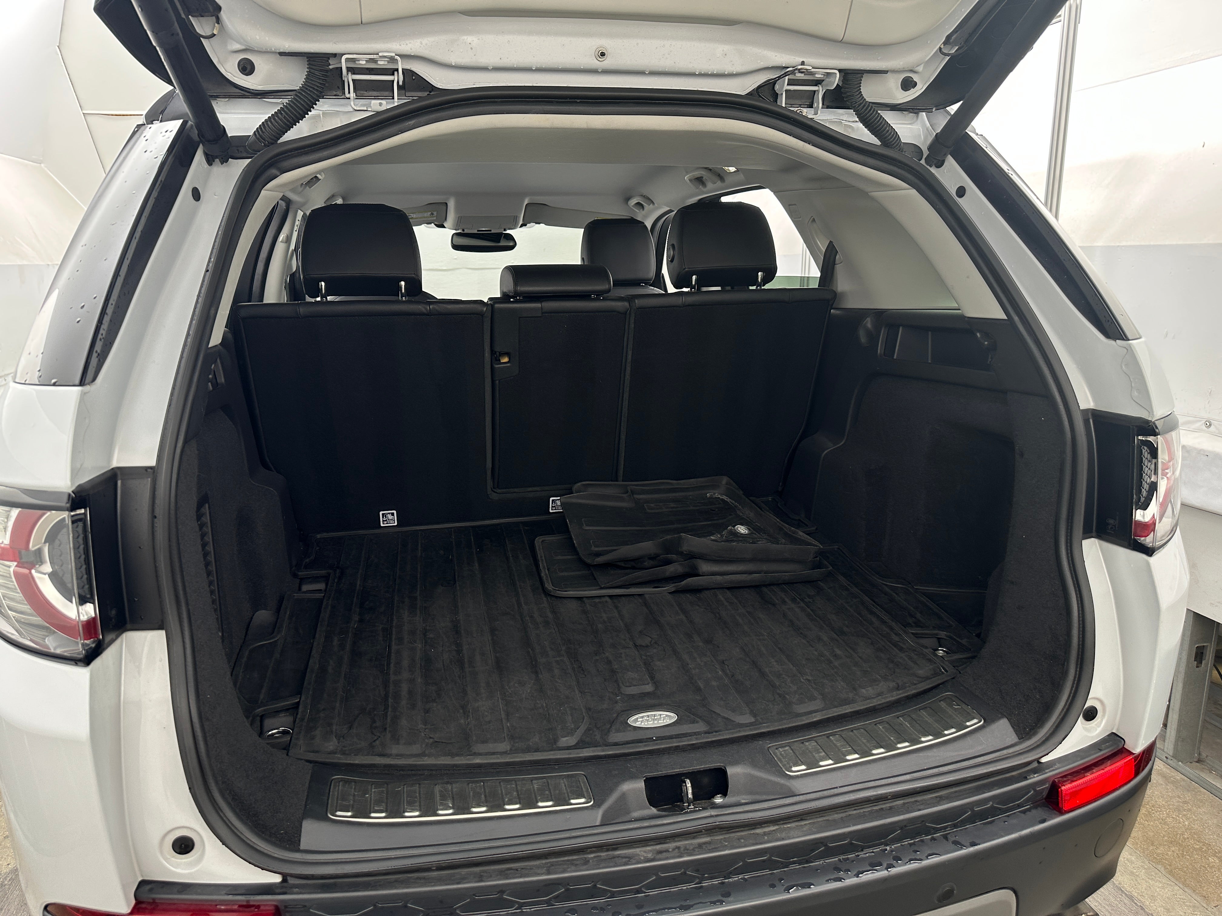 Thumbnail: 2018 Land Rover Discovery Sport - 7
