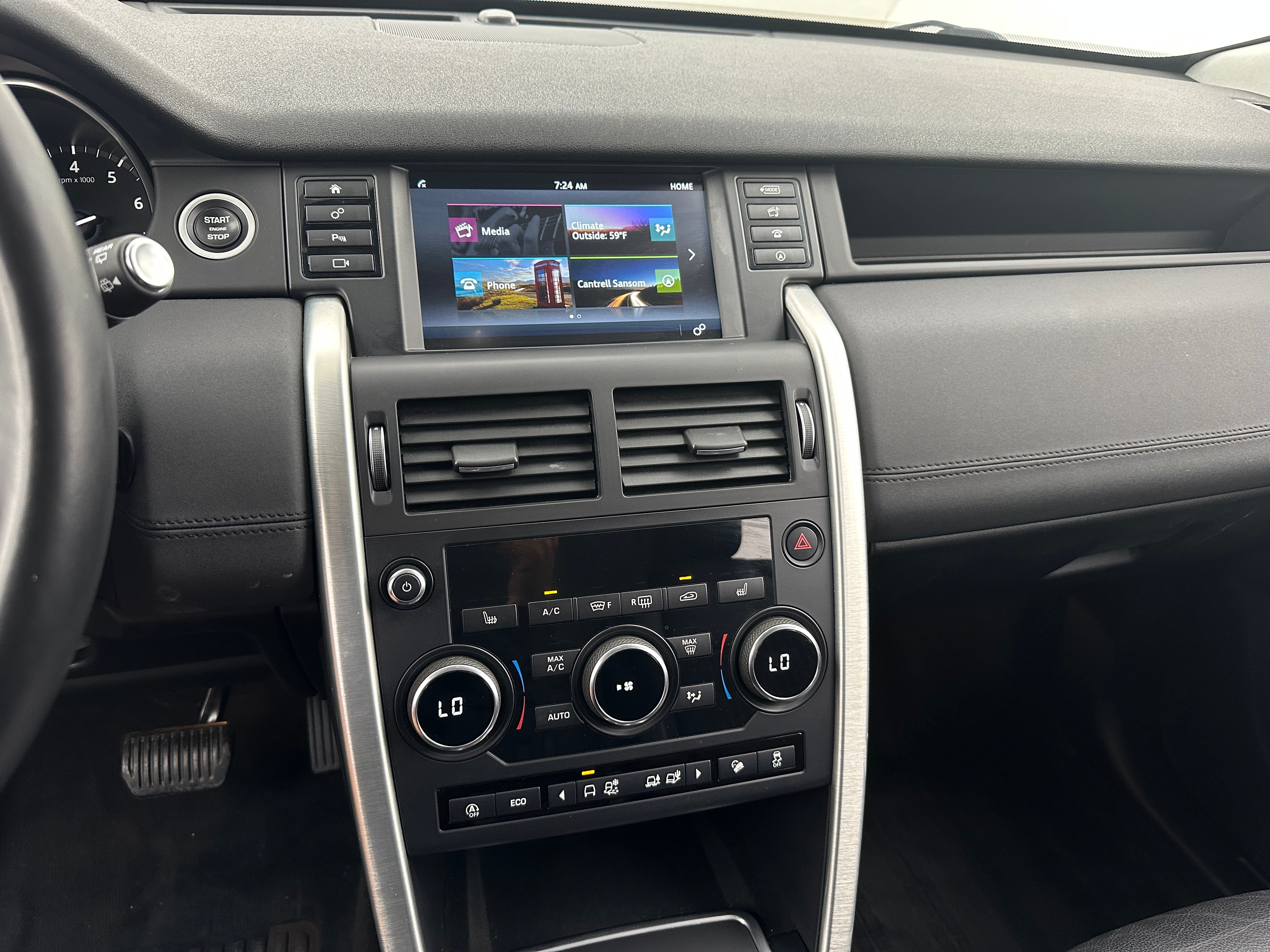Thumbnail: 2018 Land Rover Discovery Sport - 4