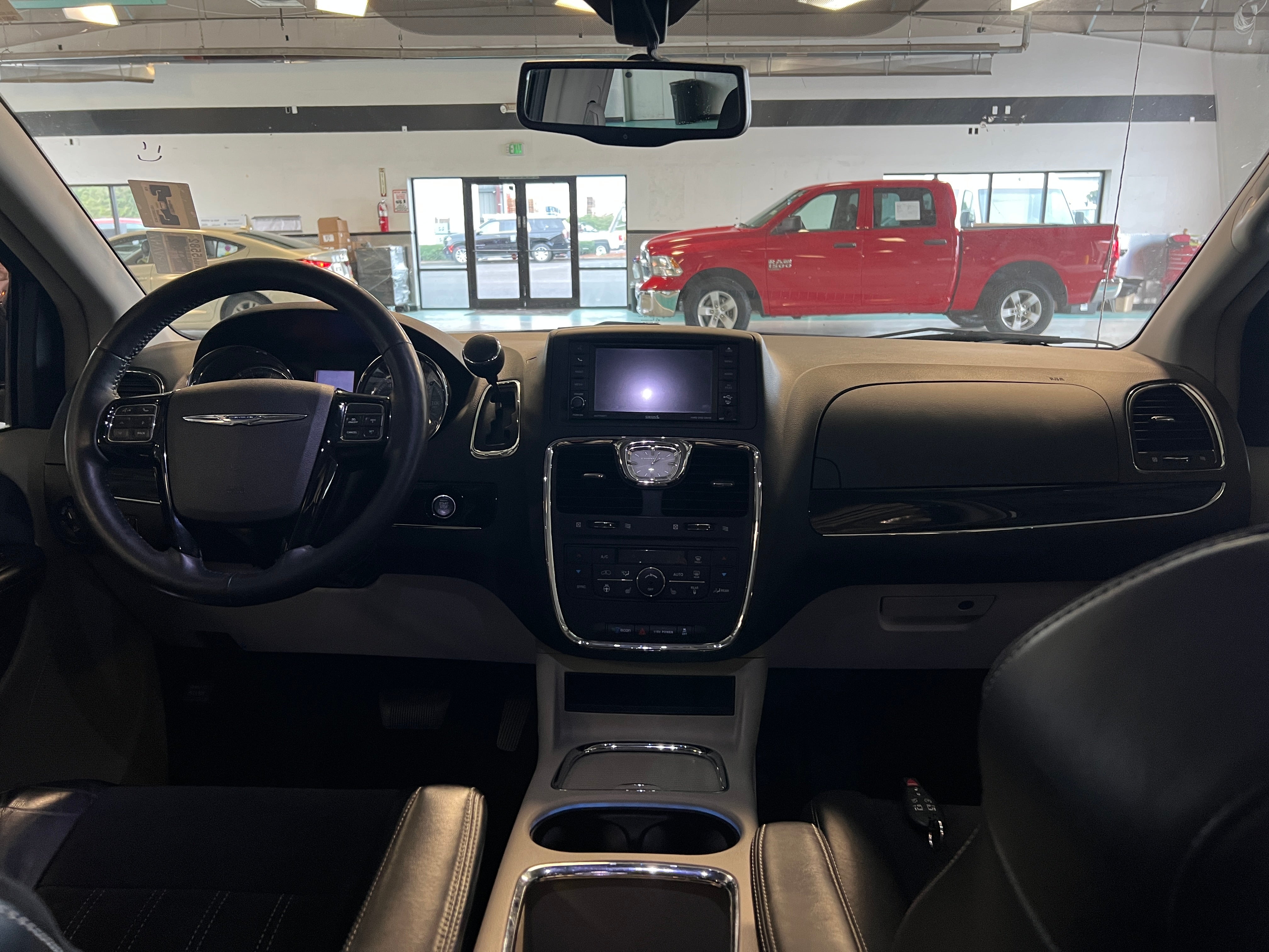 2014 Chrysler Town & Country Touring 3