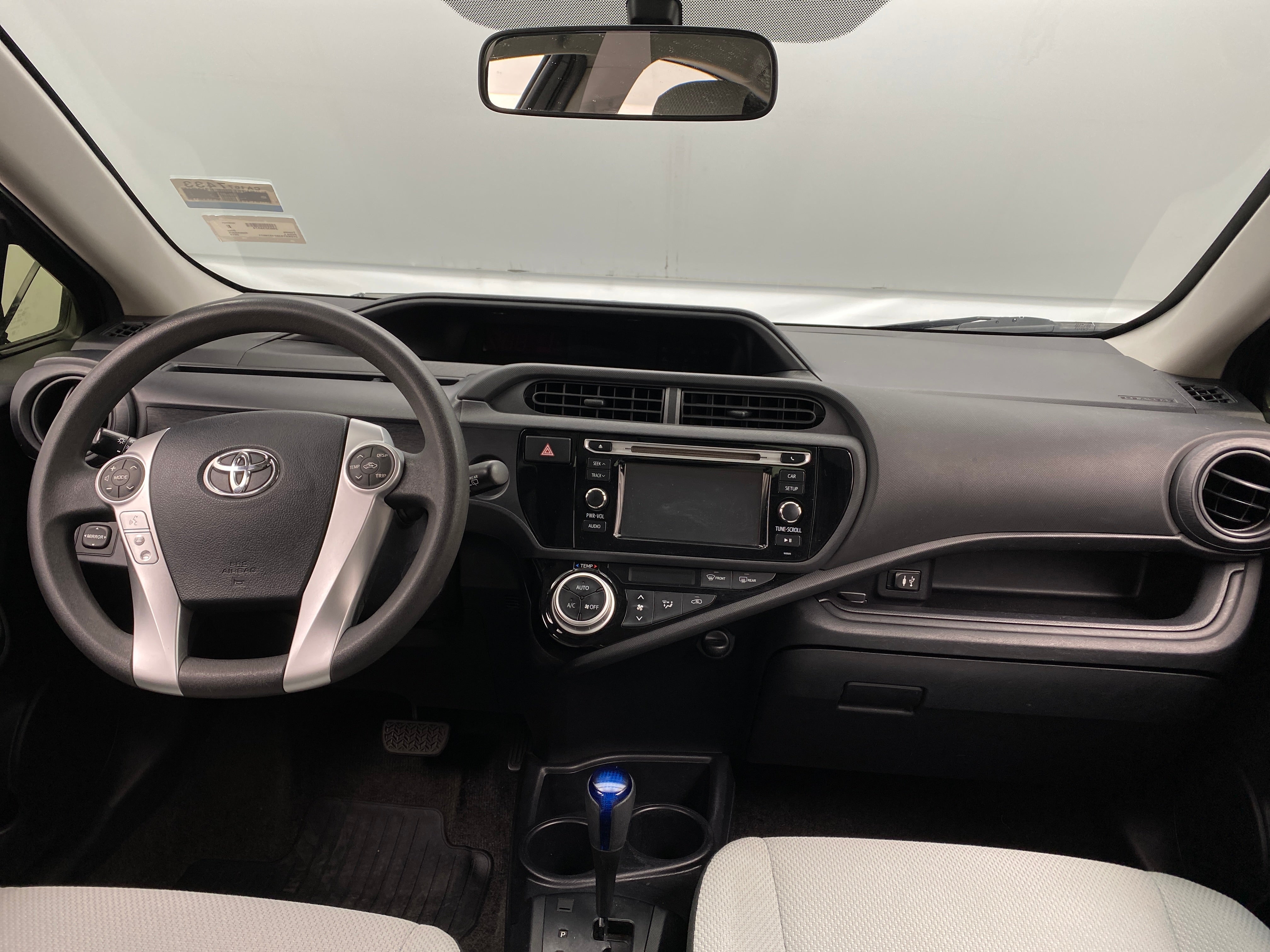 2015 Toyota Prius c Two 3