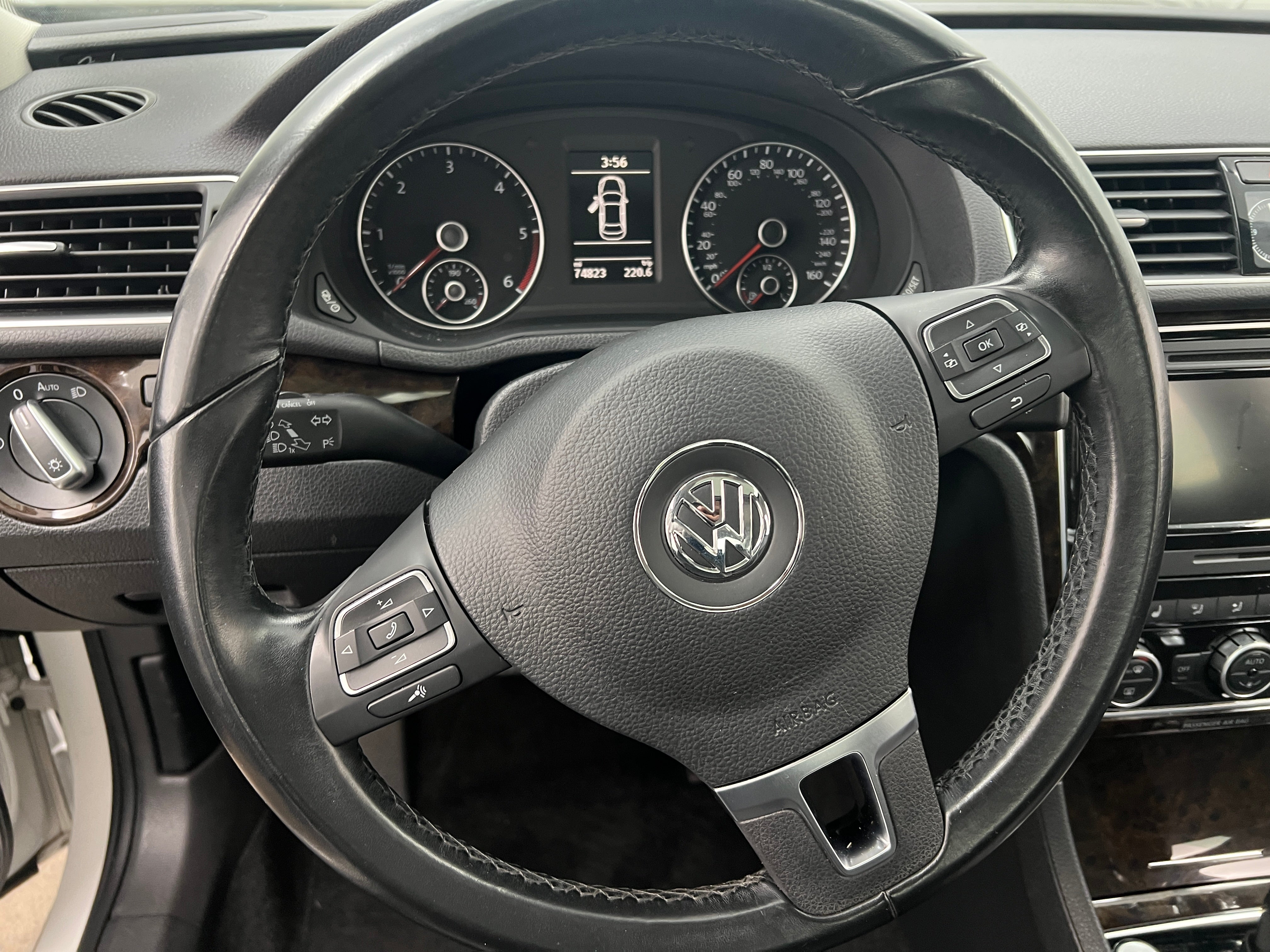 2014 Volkswagen Passat SEL 5