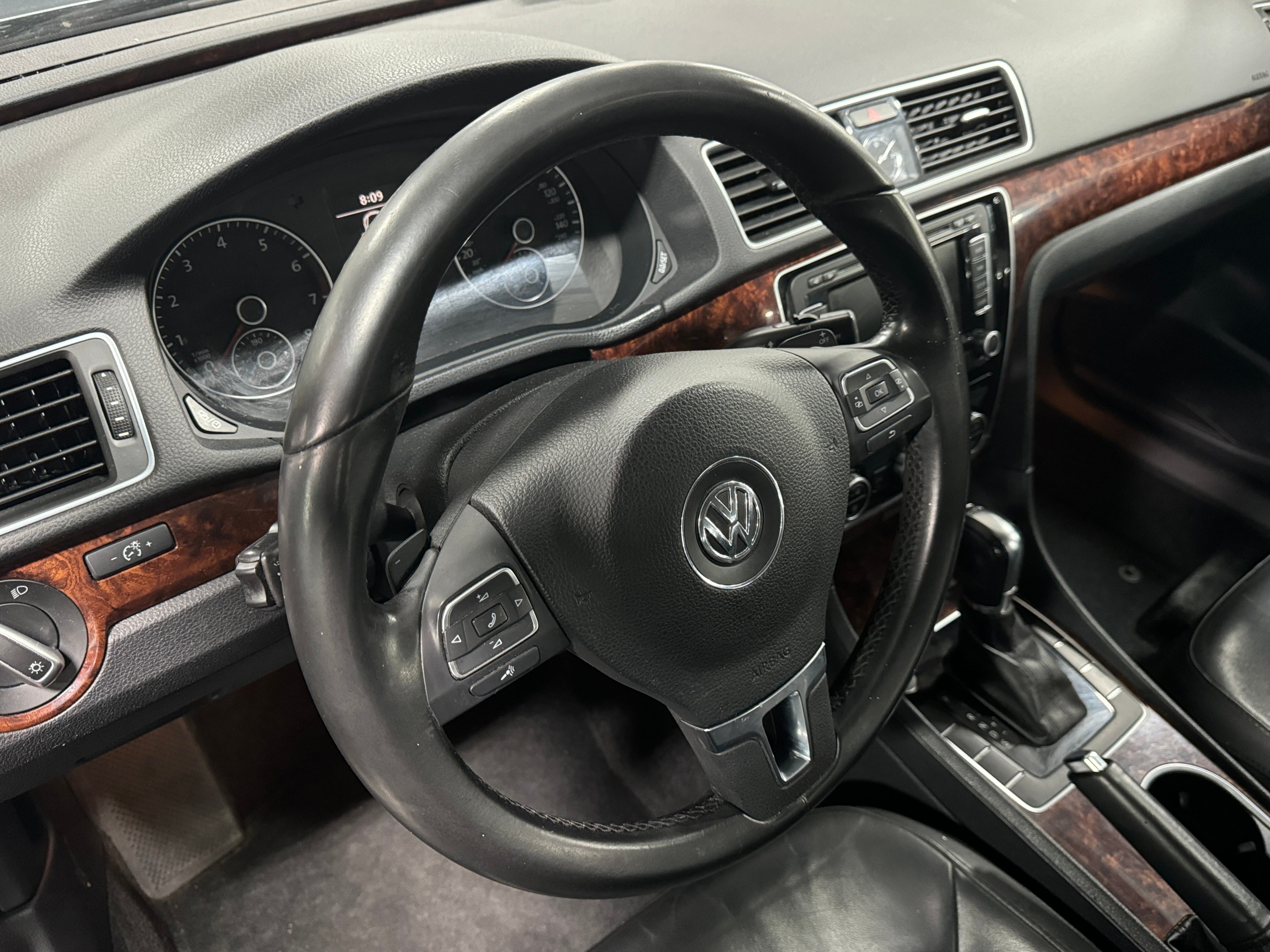 2013 Volkswagen Passat SEL 5