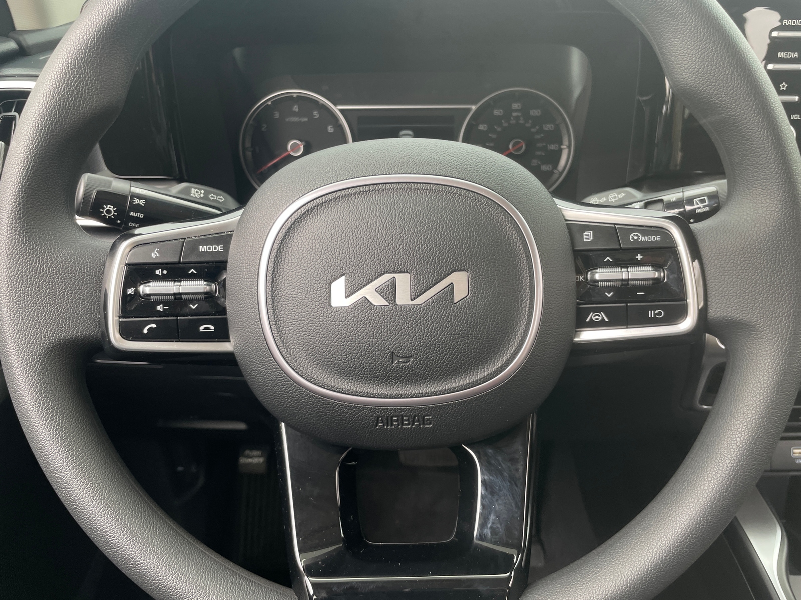 Thumbnail: 2023 Kia Sorento - 5