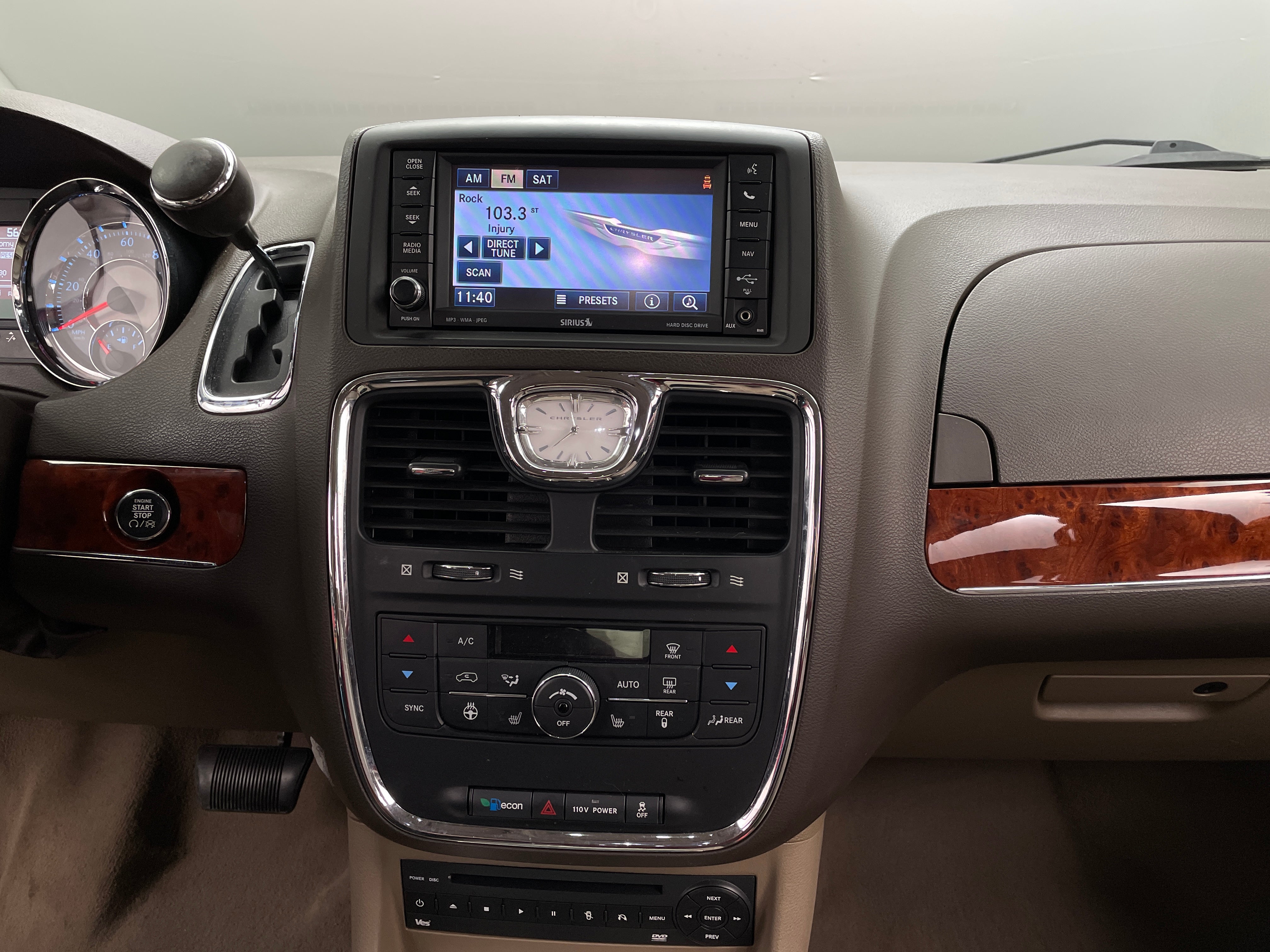 2012 Chrysler Town & Country  3