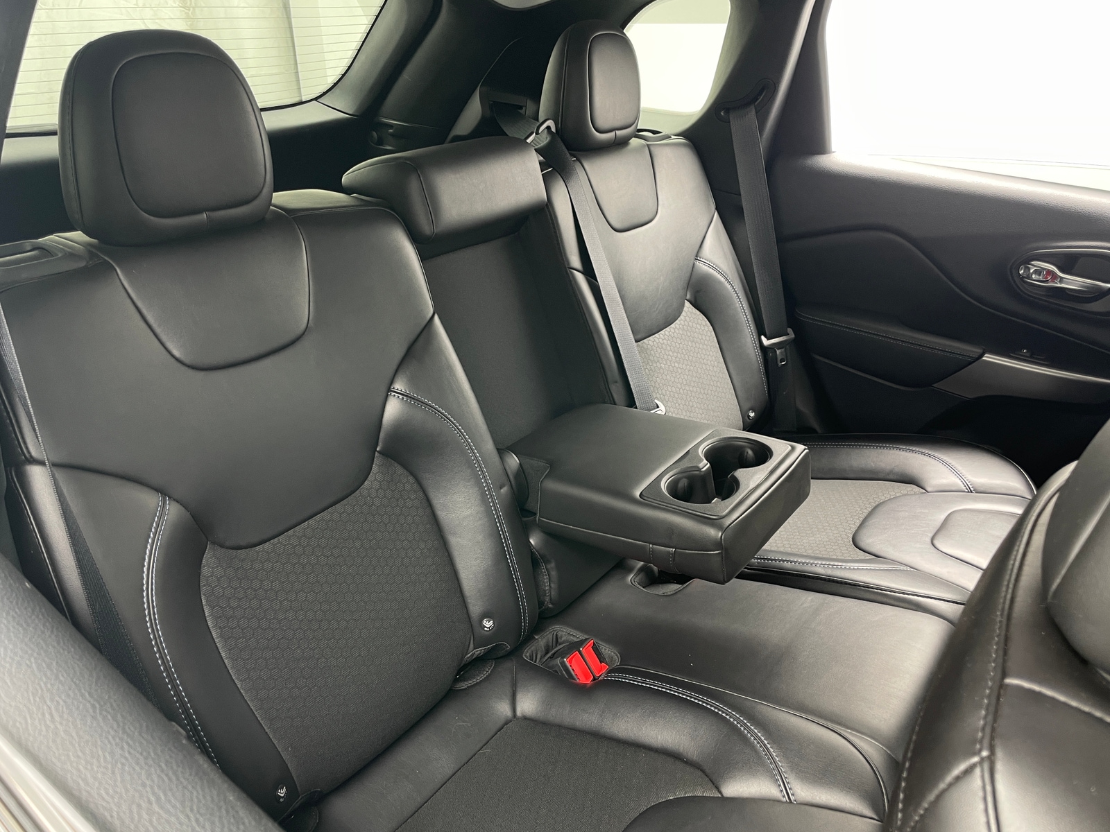 Thumbnail: 2019 Jeep Cherokee - 6