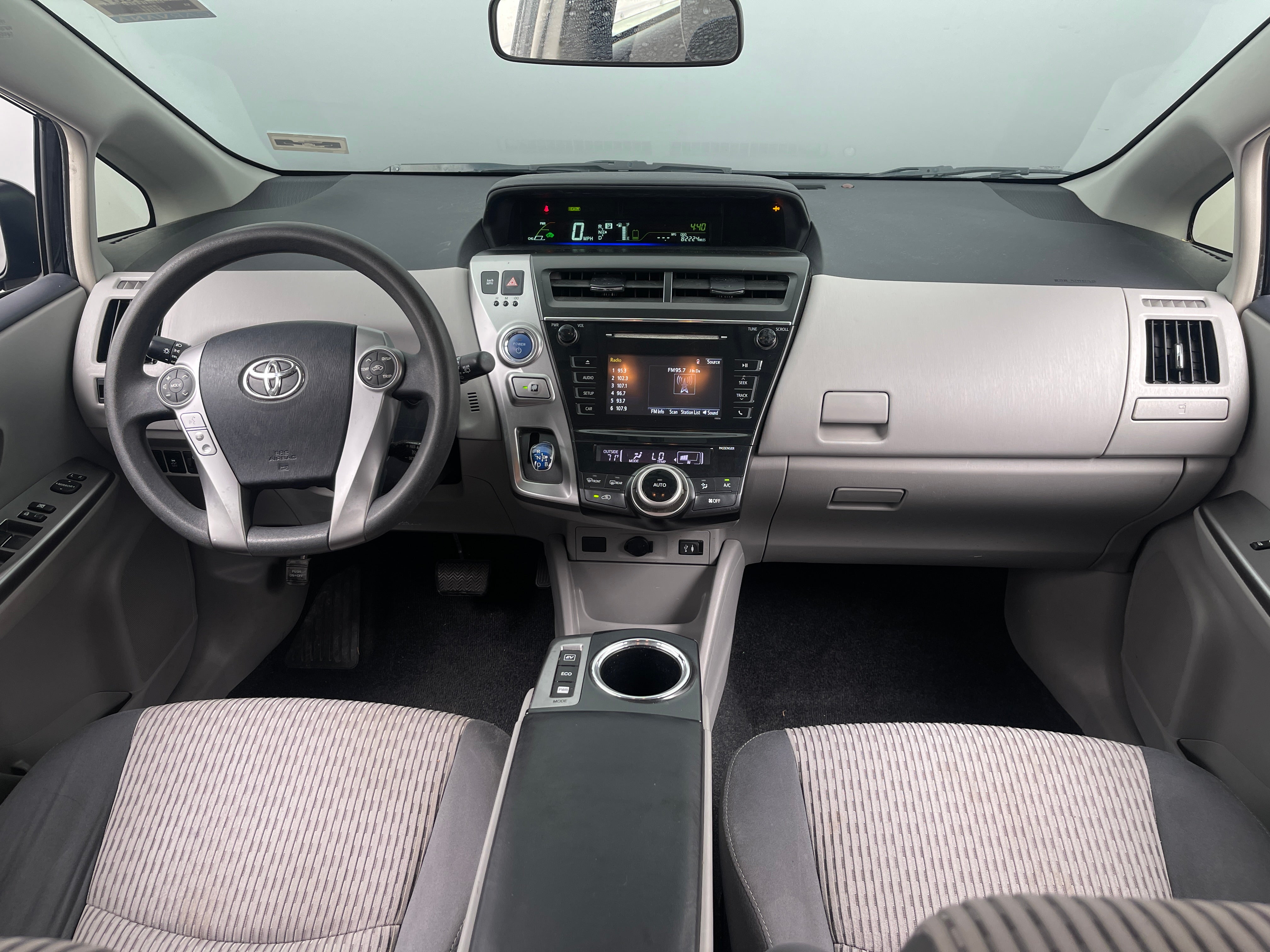 2015 Toyota Prius v Two 3