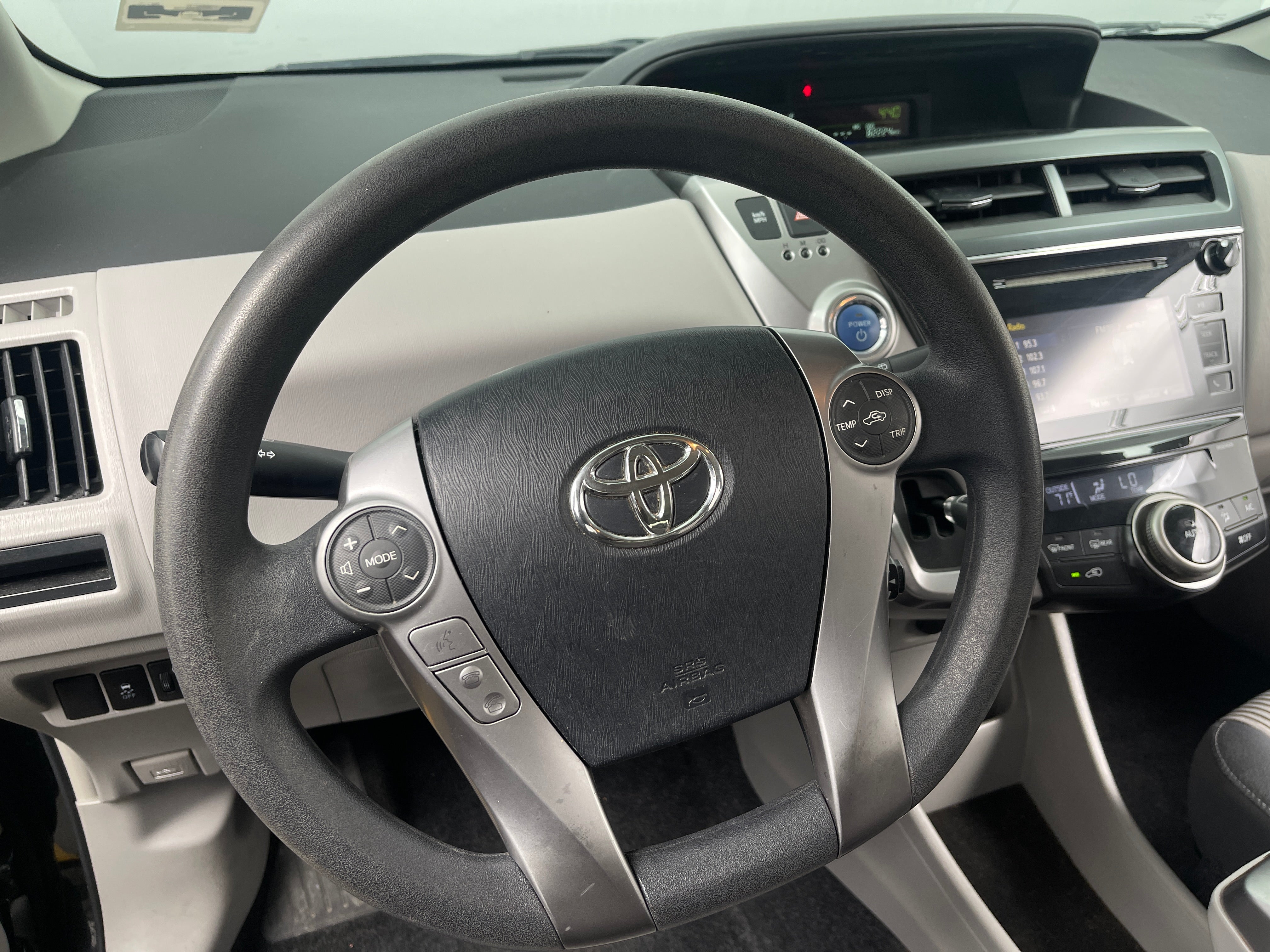 2015 Toyota Prius v Two 5