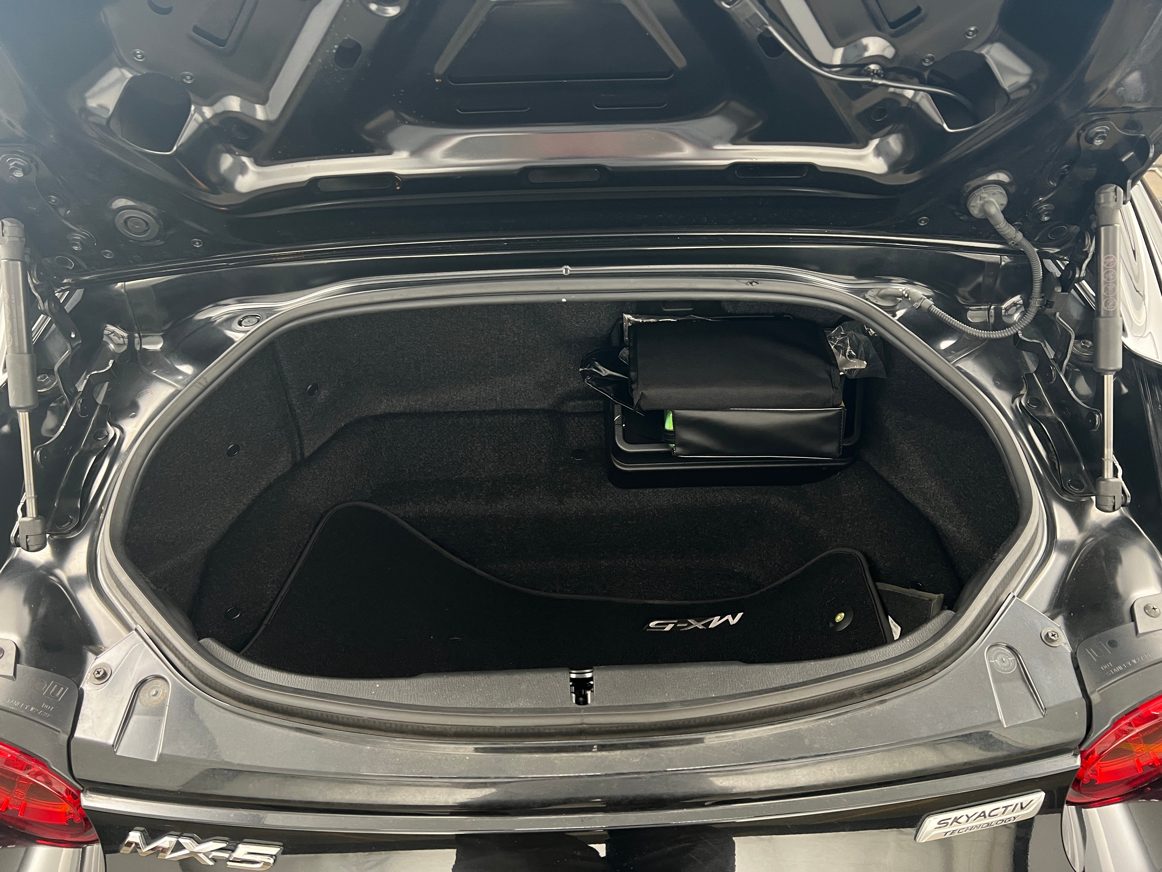 Thumbnail: 2018 Mazda MX-5 Miata - 5