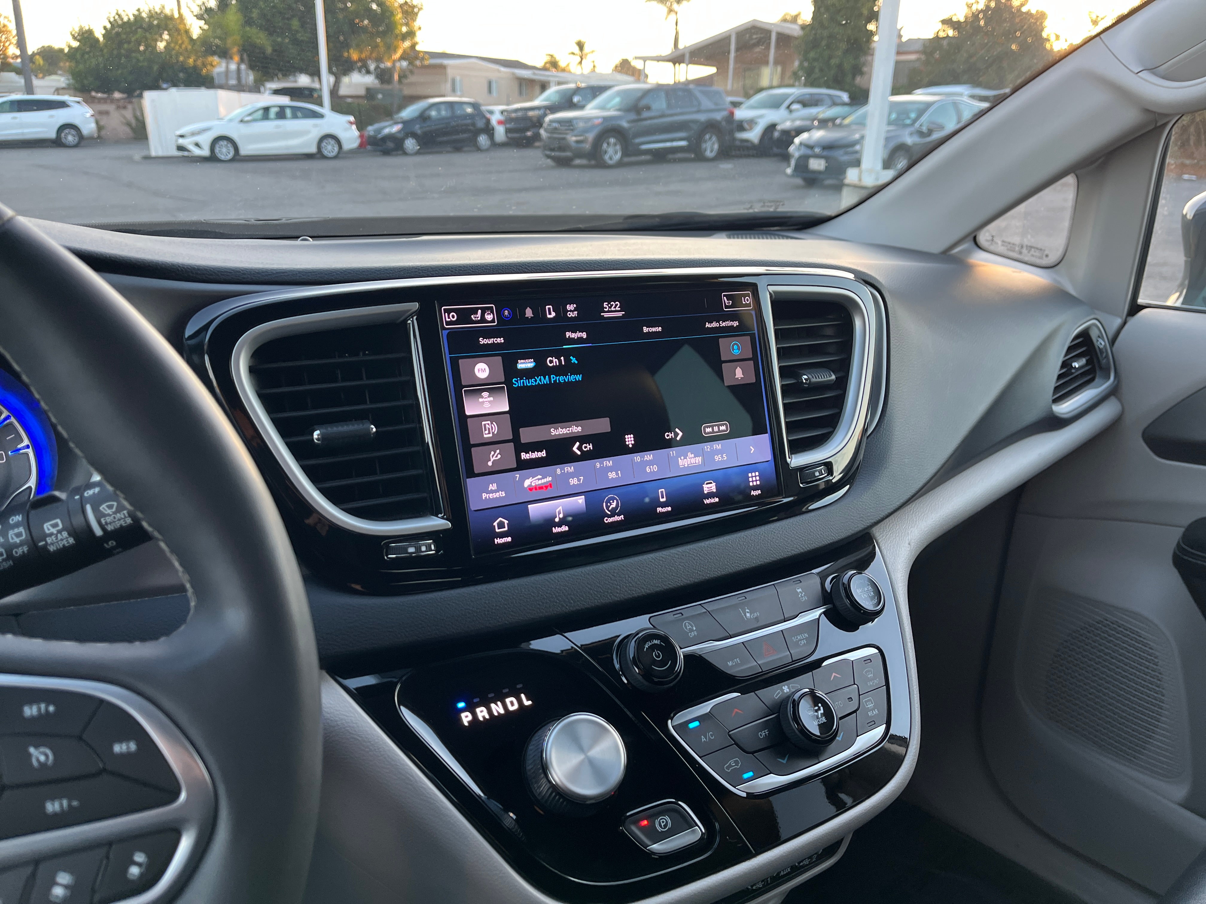 2022 Chrysler Pacifica Touring L 4