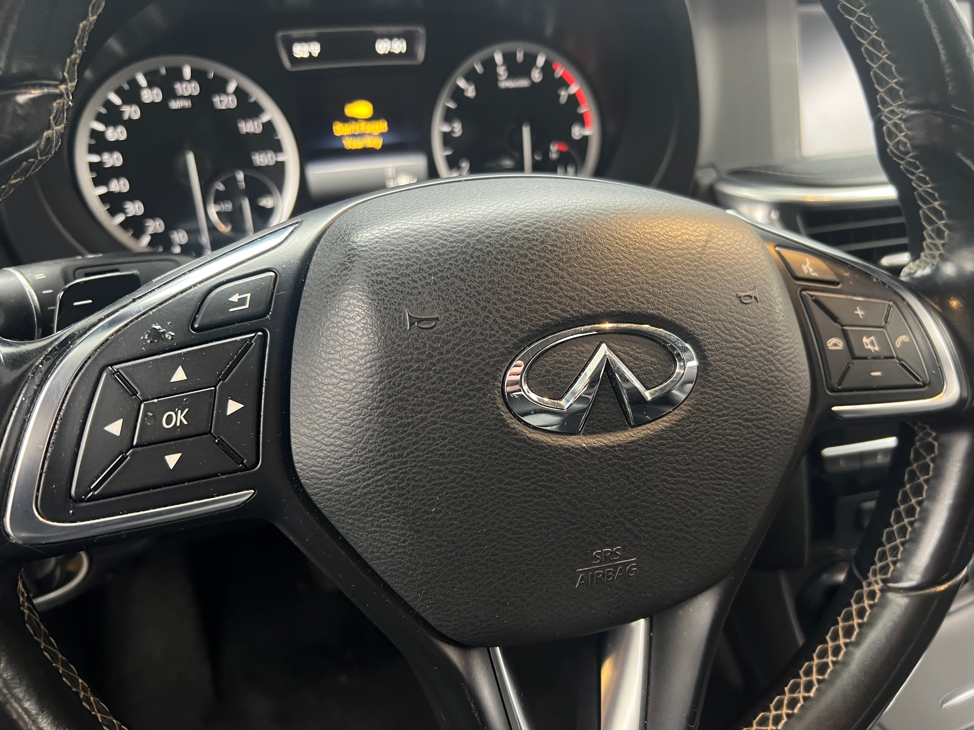 2017 INFINITI QX30 Premium 4