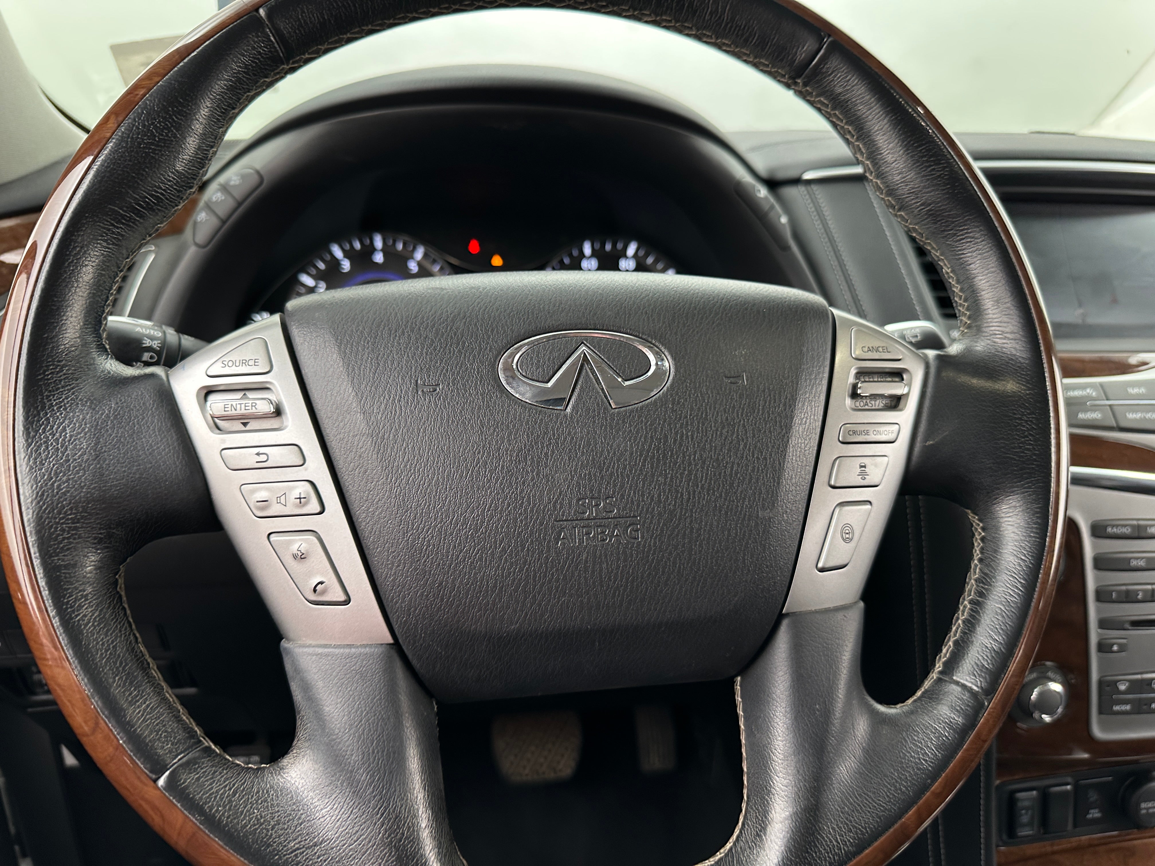 2019 INFINITI QX80 Luxe 5