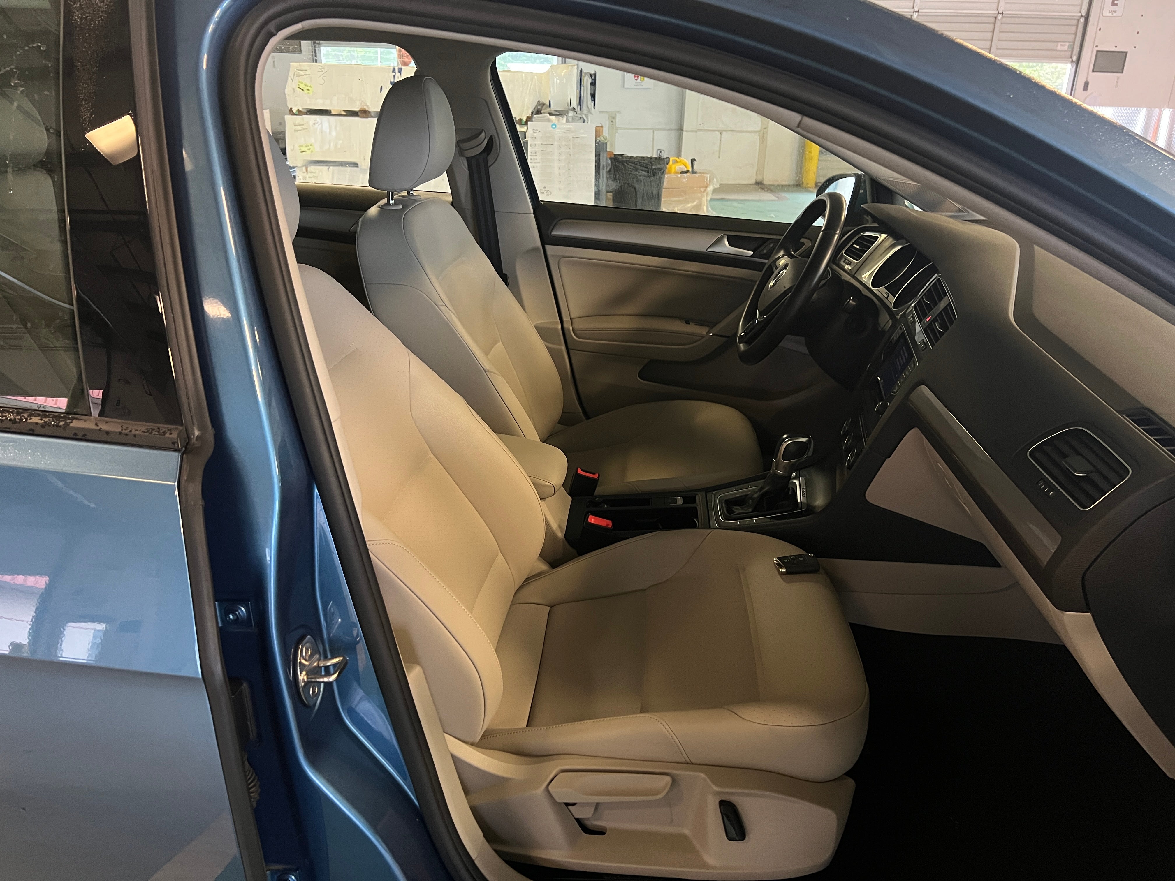 2015 Volkswagen e-Golf SEL Premium 2