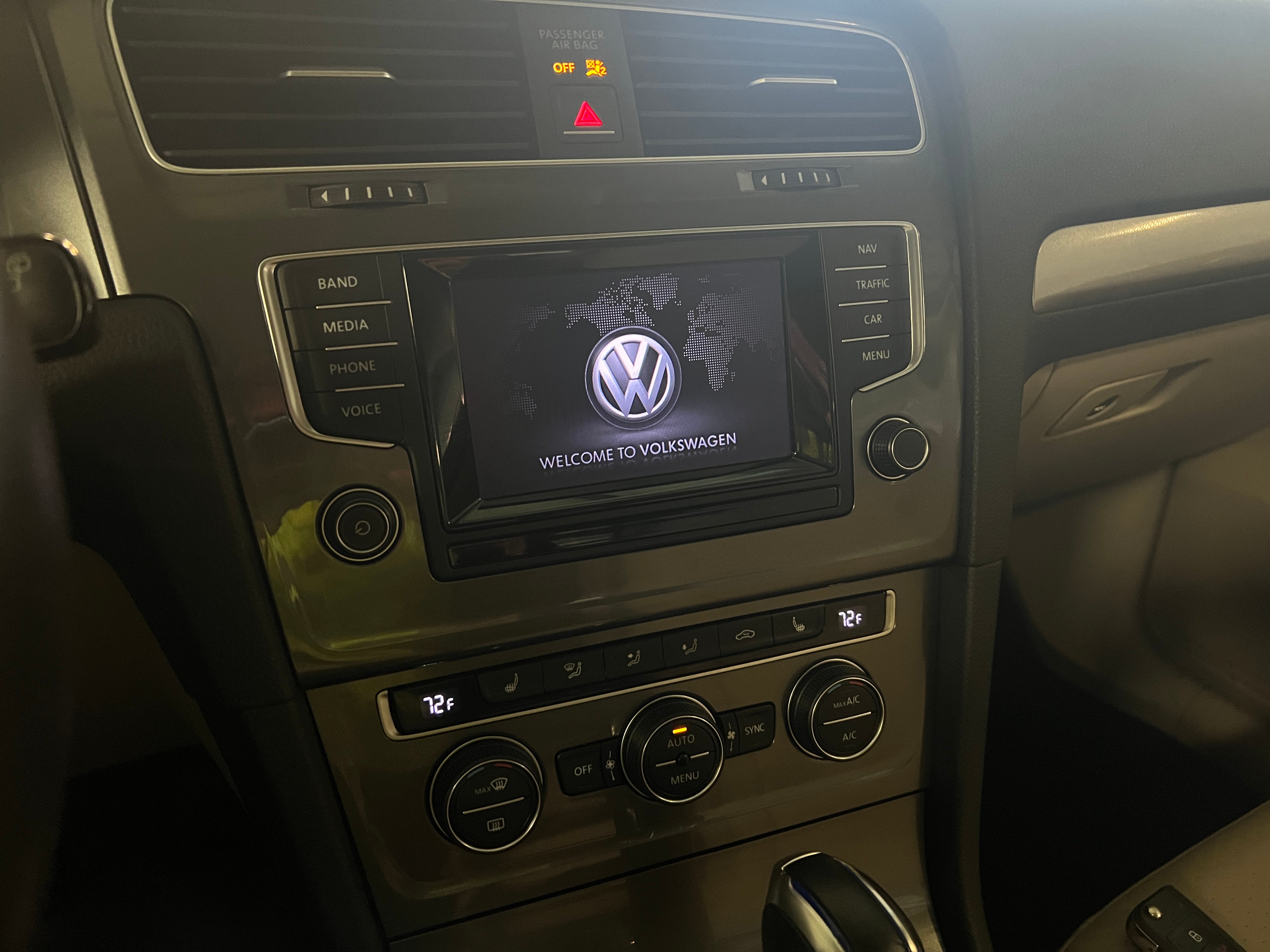 2015 Volkswagen e-Golf SEL Premium 4