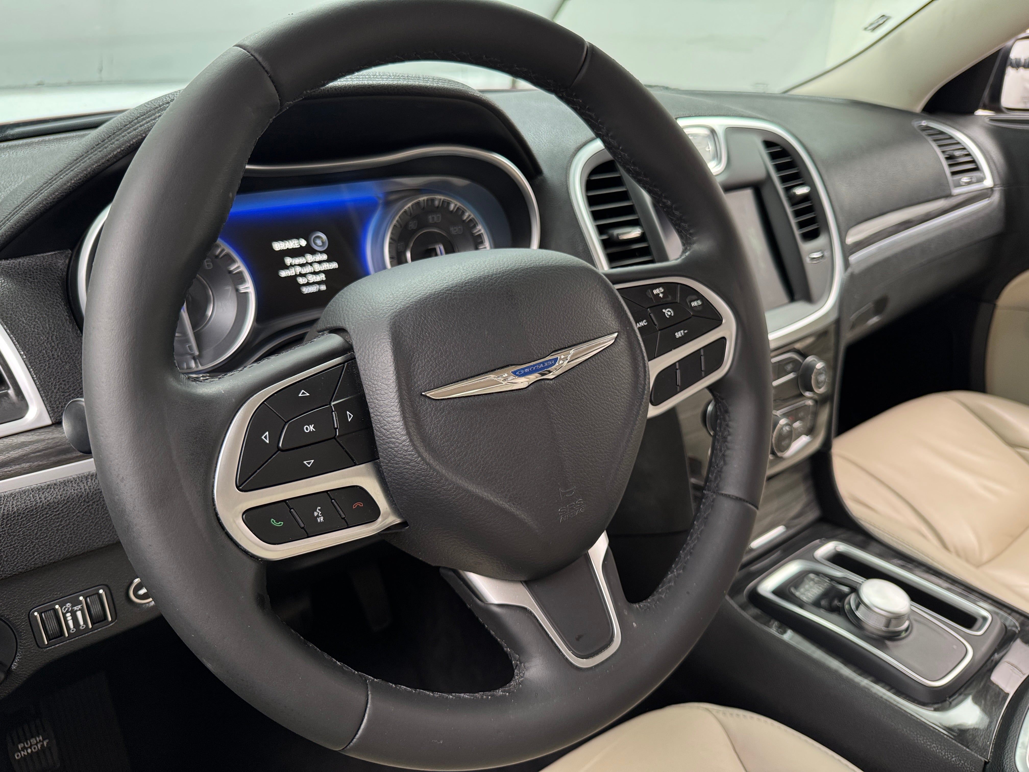 2018 Chrysler 300 Touring 4