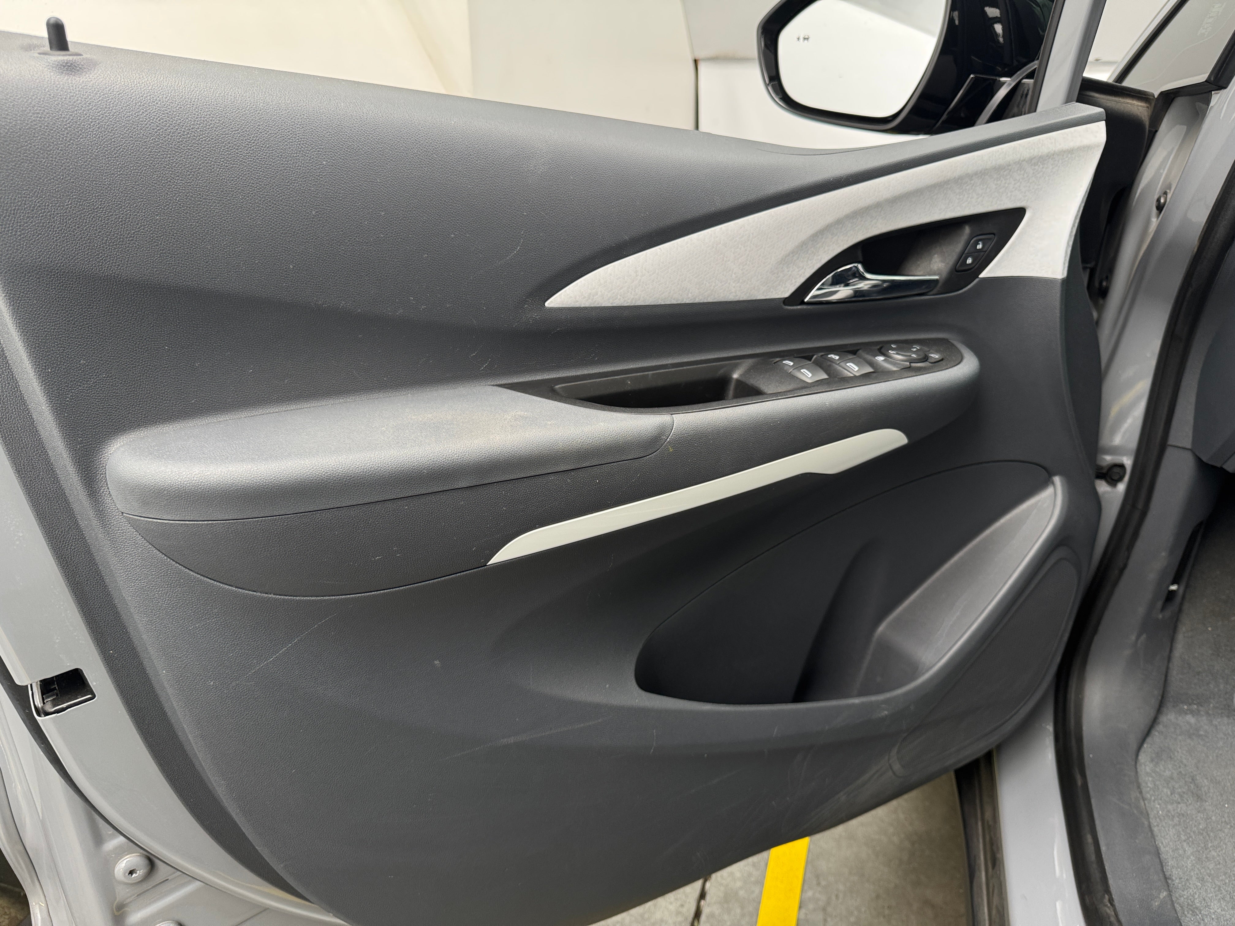 Used 2020 Chevrolet Bolt EV LT with VIN 1G1FW6S09L4141180 for sale in Oak Creek, WI