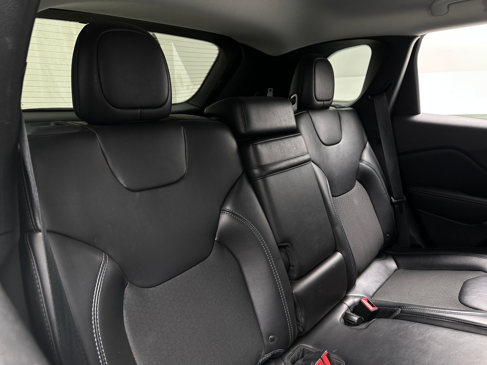 Thumbnail: 2019 Jeep Cherokee - 6