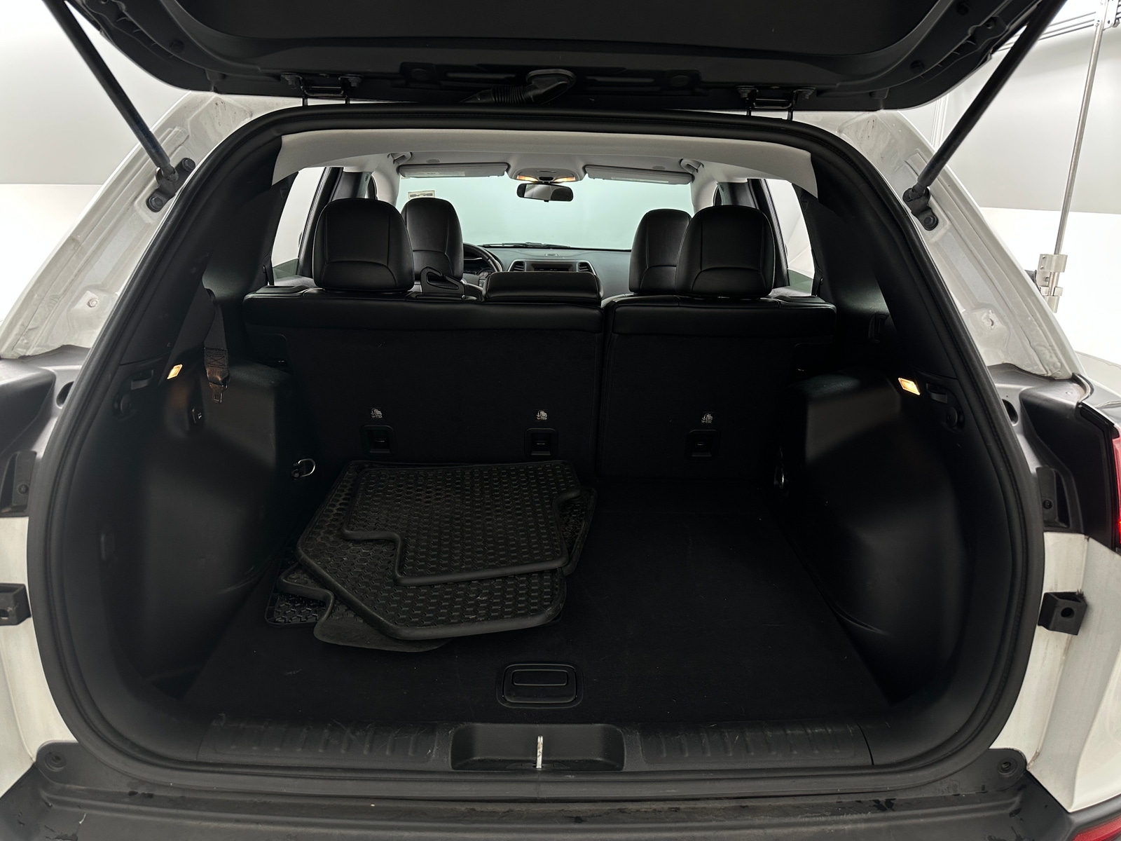Thumbnail: 2019 Jeep Cherokee - 7