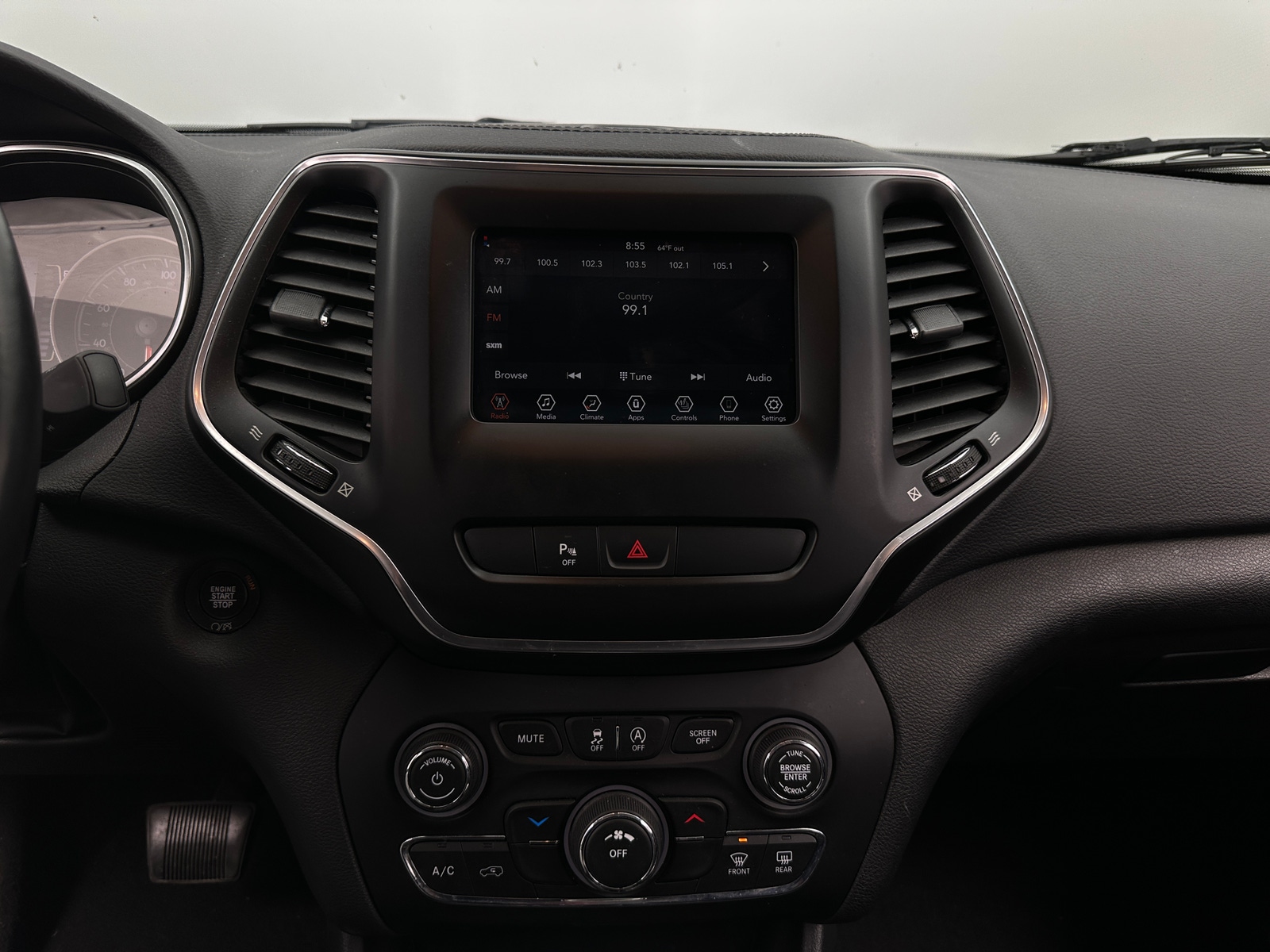 Thumbnail: 2019 Jeep Cherokee - 4