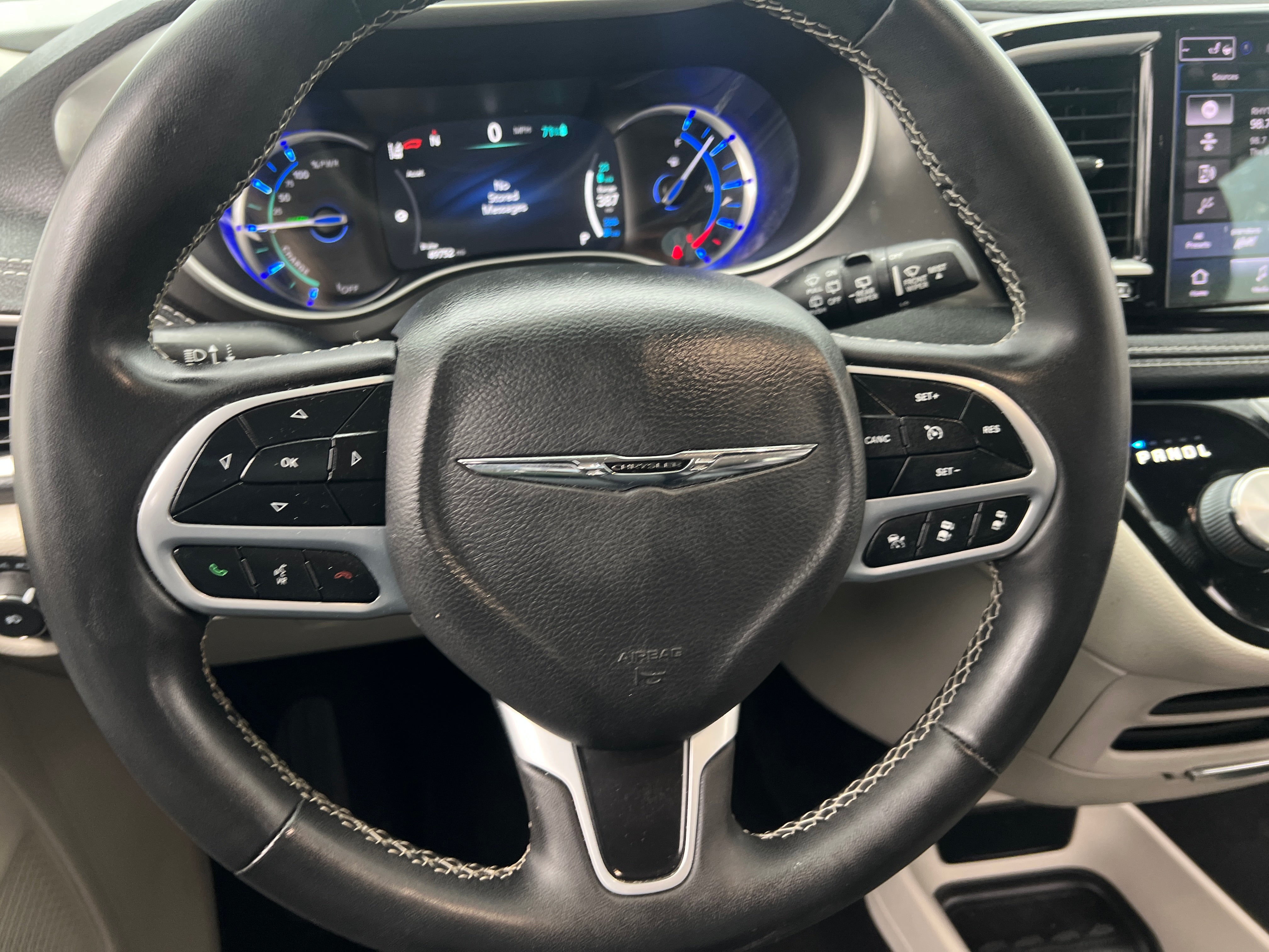 2022 Chrysler Pacifica Hybrid Touring L 5