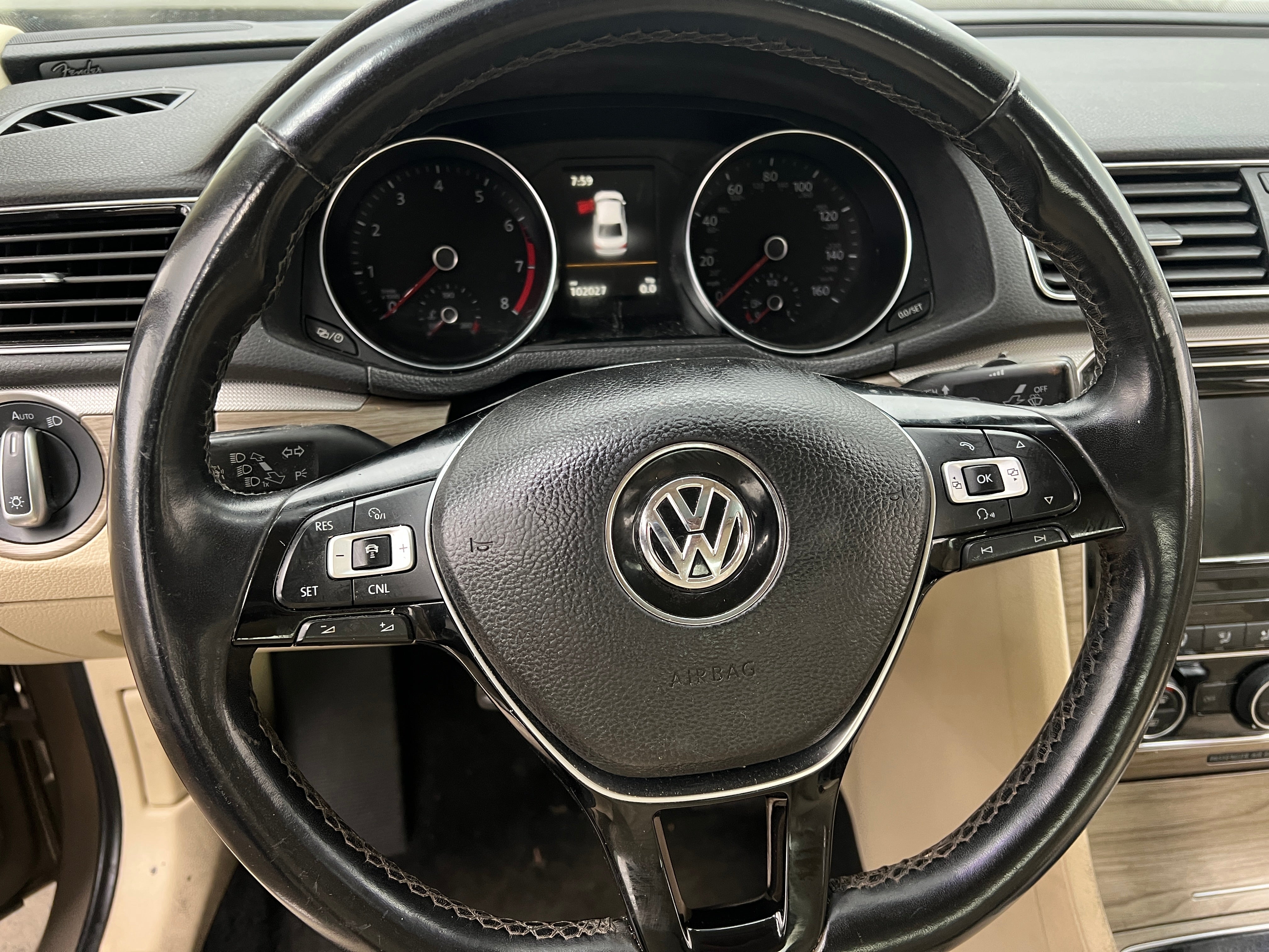 2016 Volkswagen Passat SEL 5