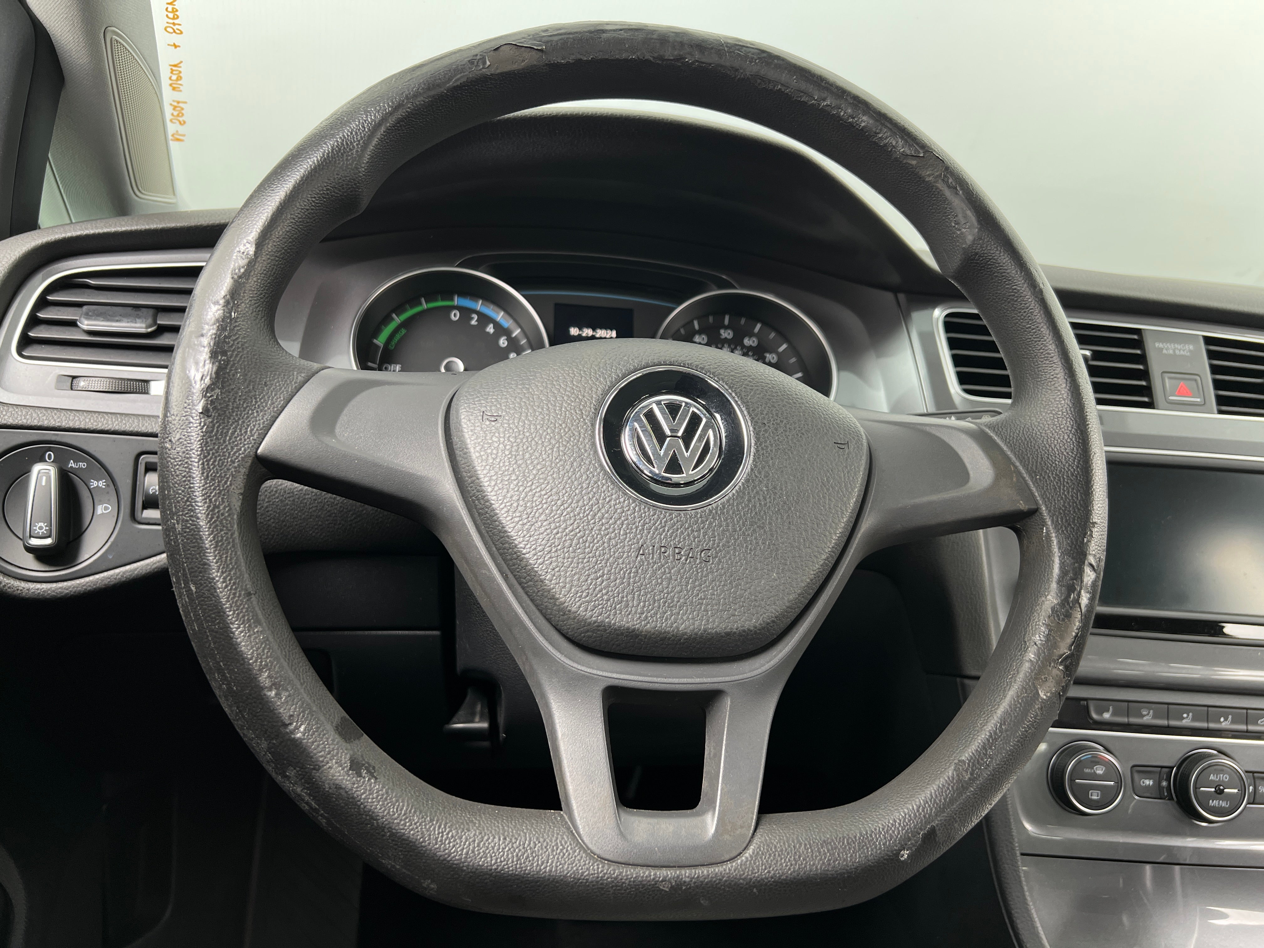 2016 Volkswagen e-Golf SE 5