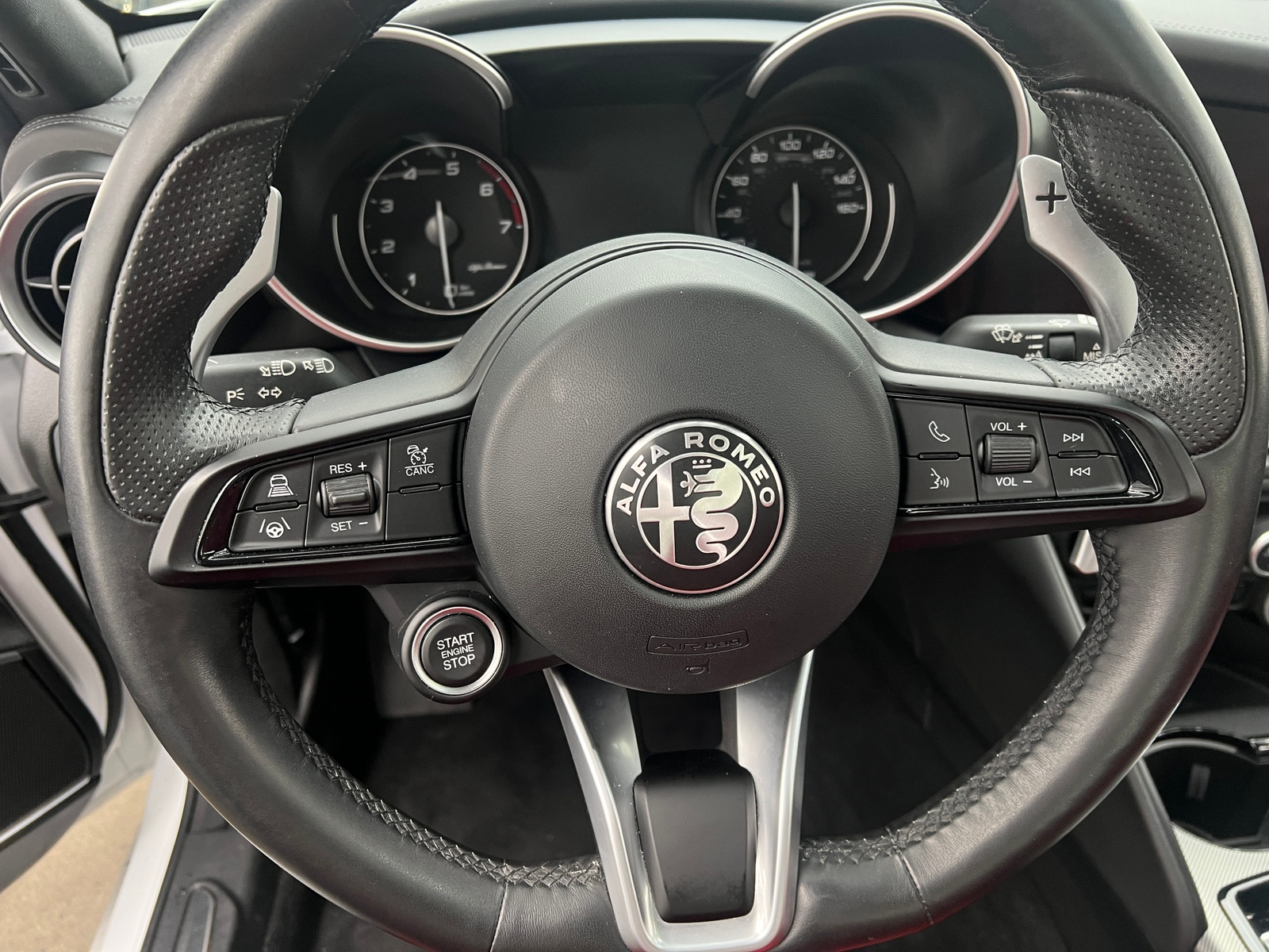 Thumbnail: 2023 Alfa Romeo Giulia - 4