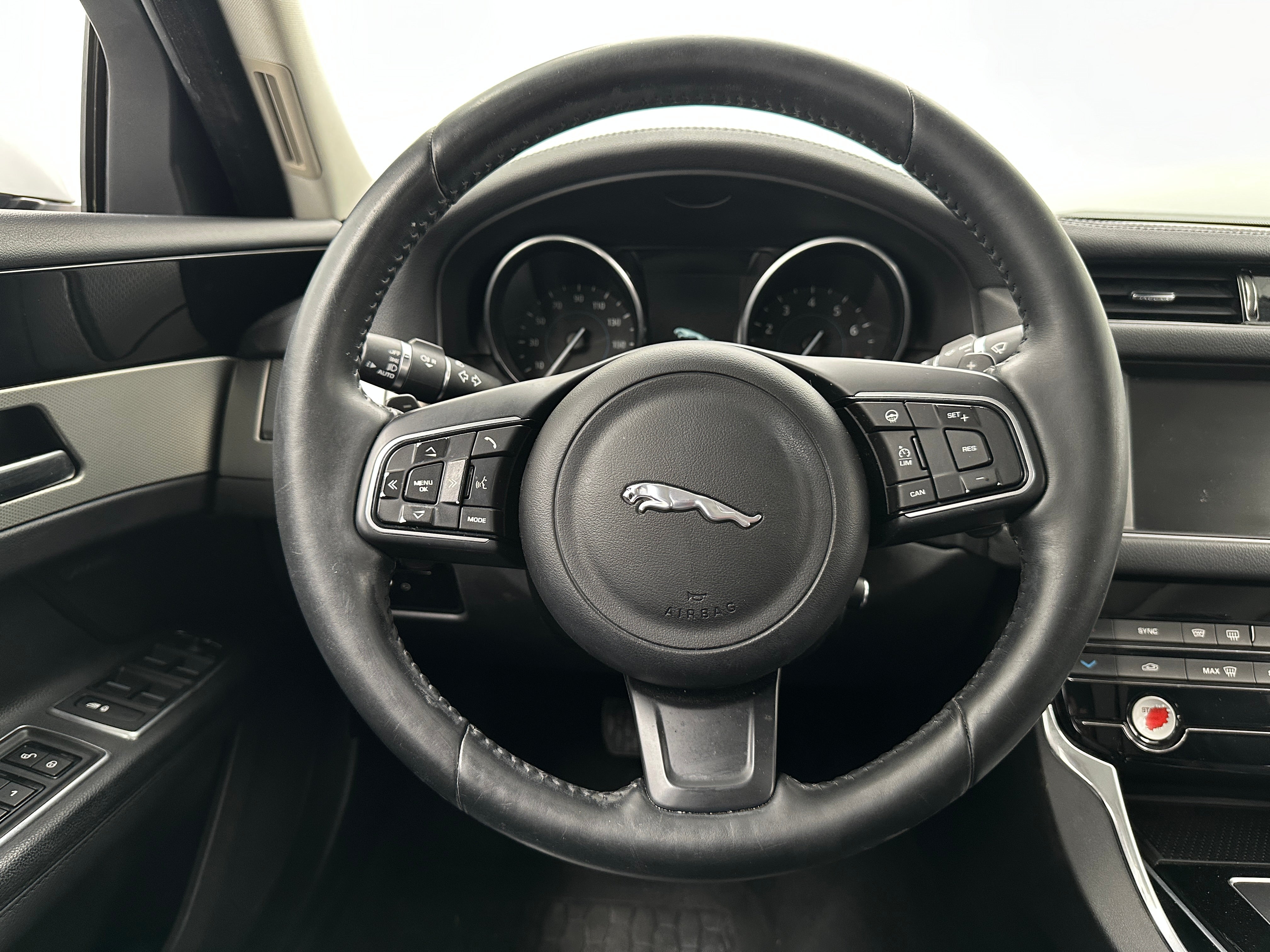 2016 Jaguar XF Prestige 4