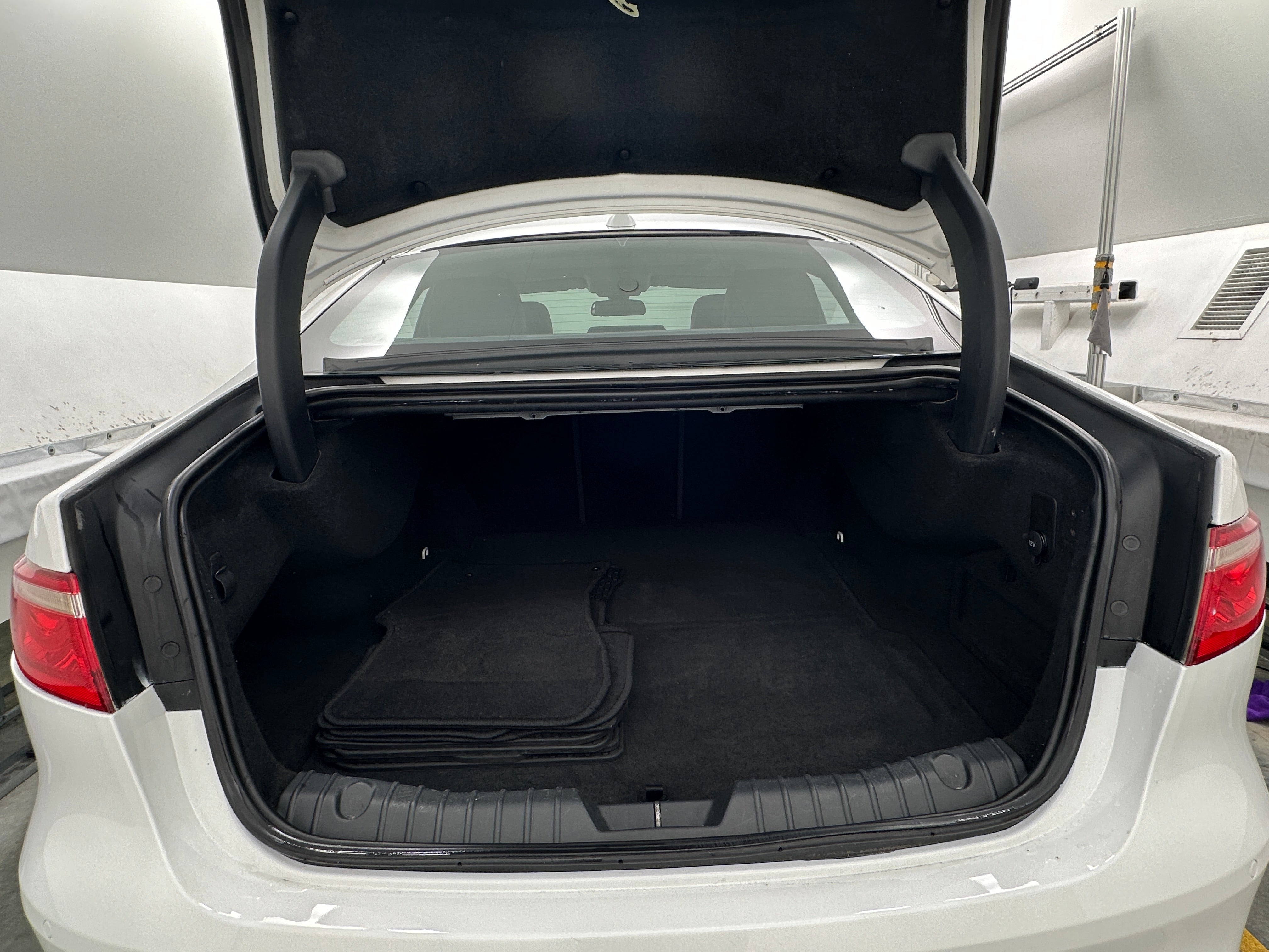2016 Jaguar XF Prestige 6