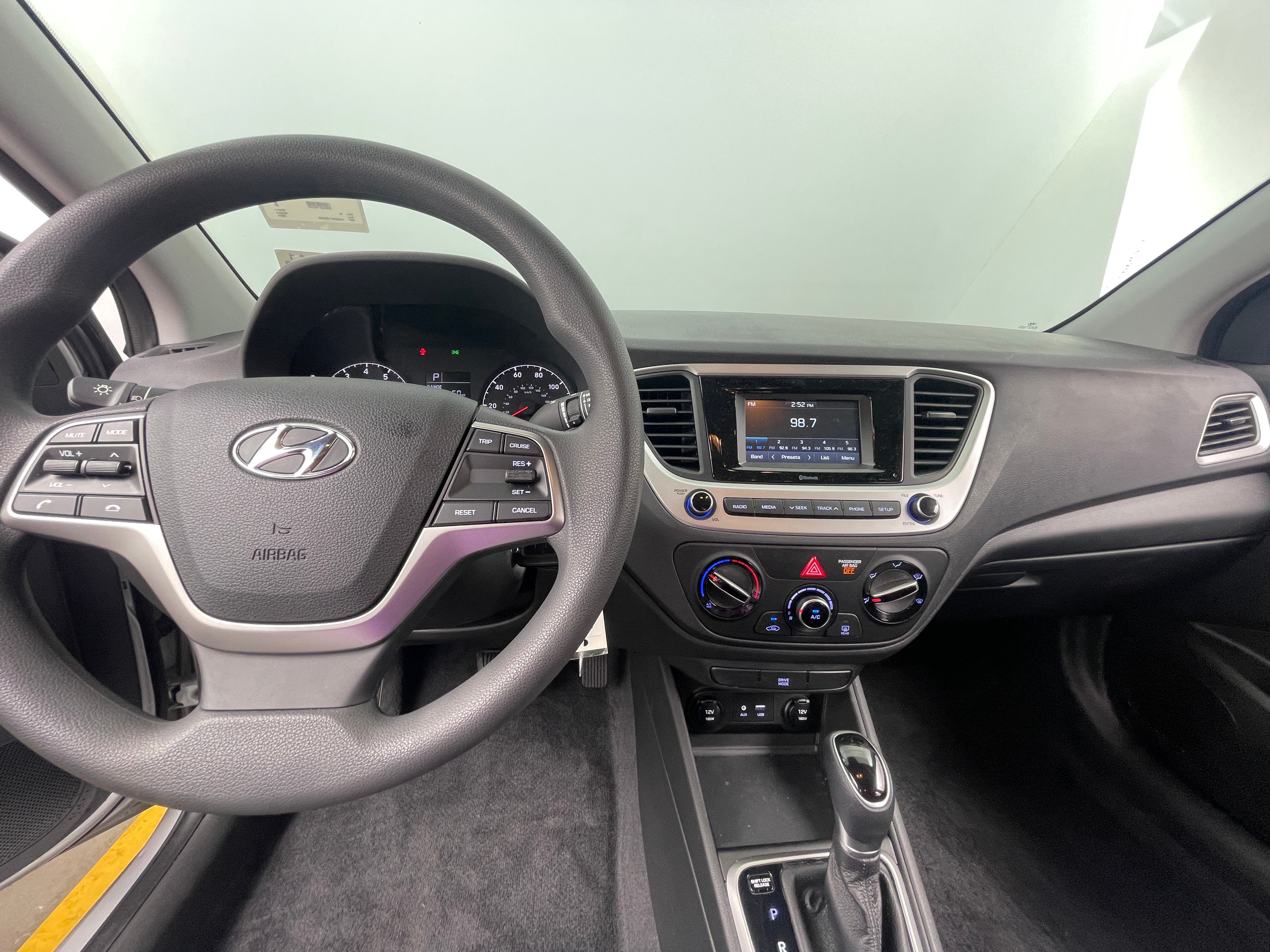 2022 Hyundai Accent SE 3