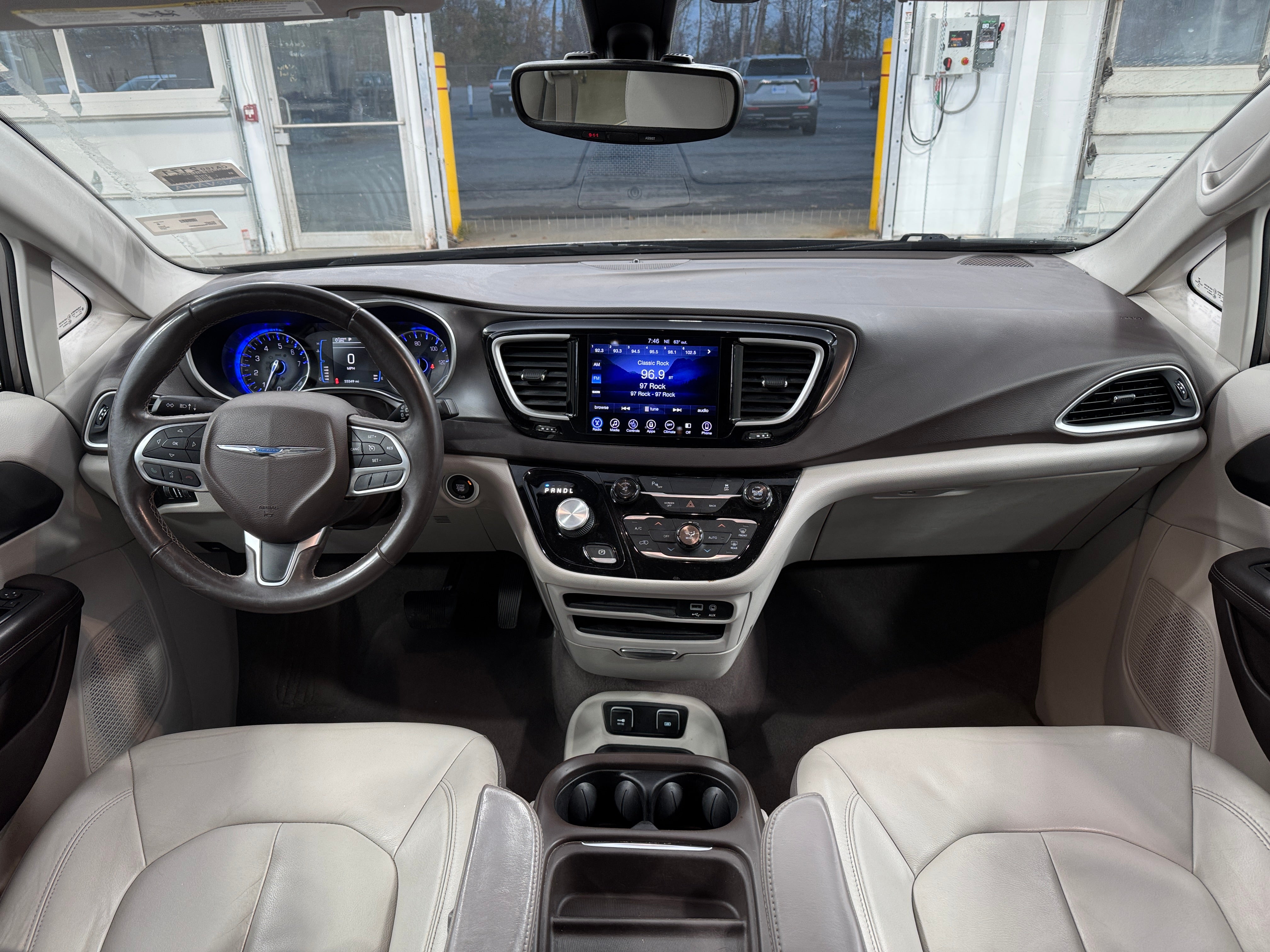 2017 Chrysler Pacifica Touring L 3