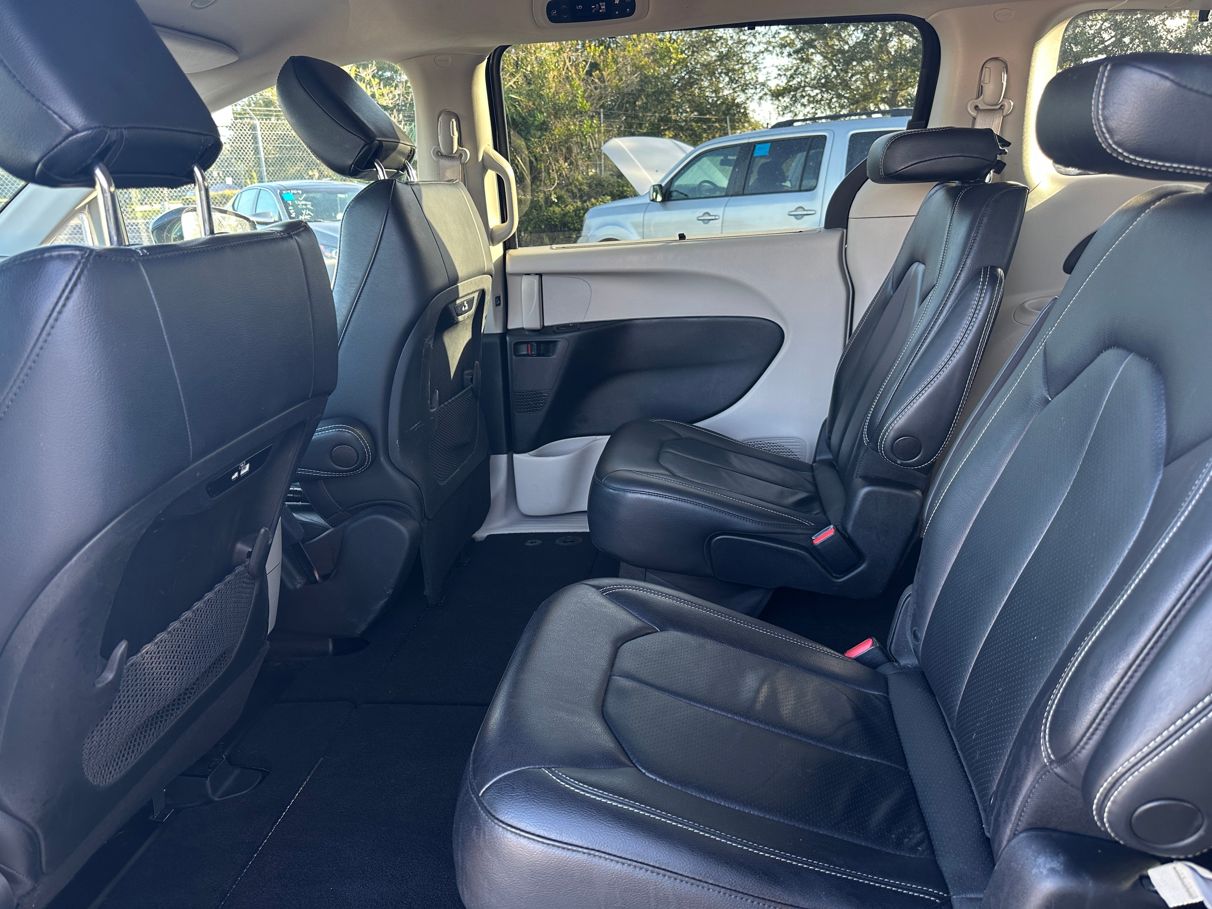 2022 Chrysler Pacifica Touring L 6