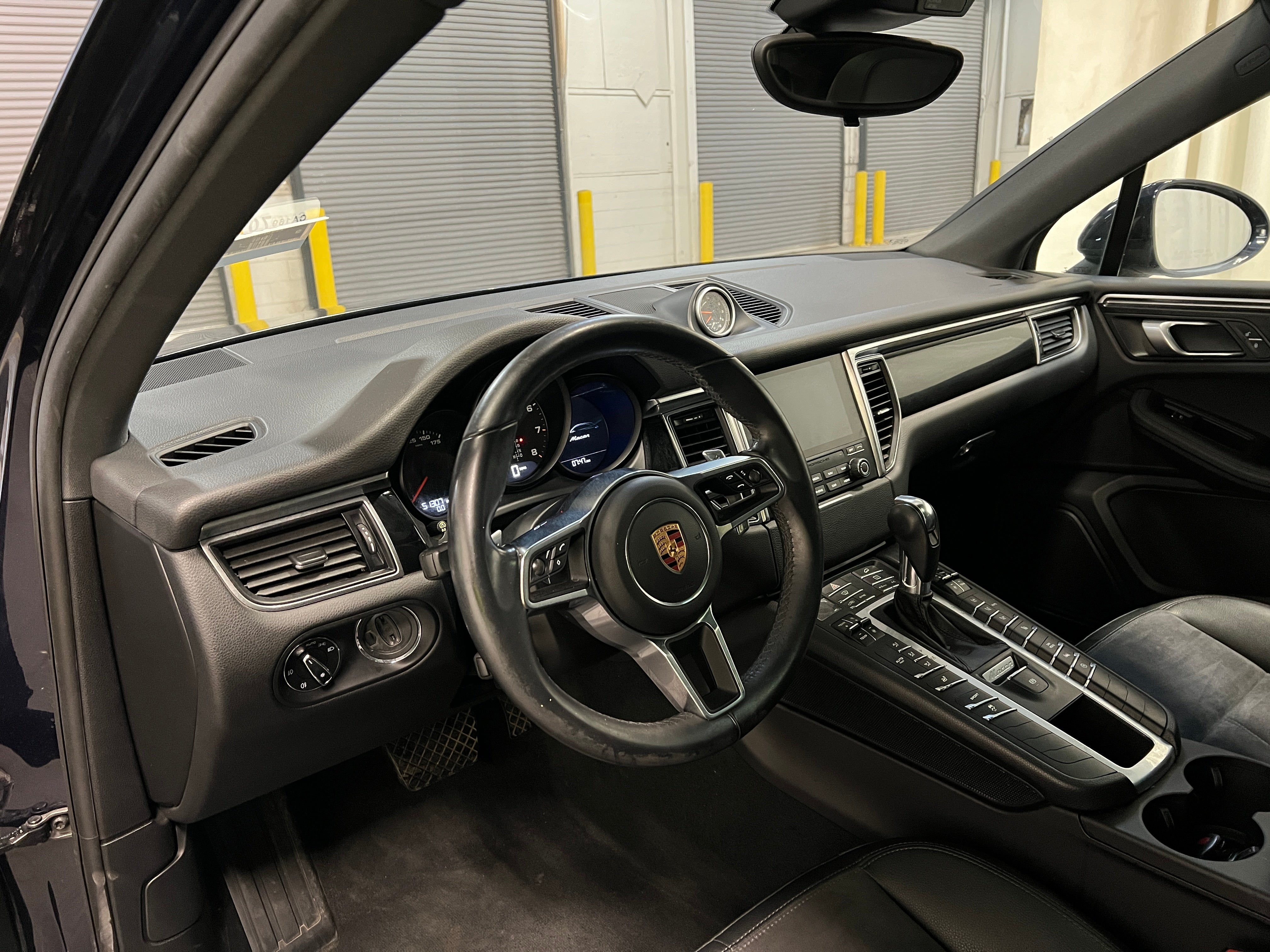 2018 Porsche Macan Base 2