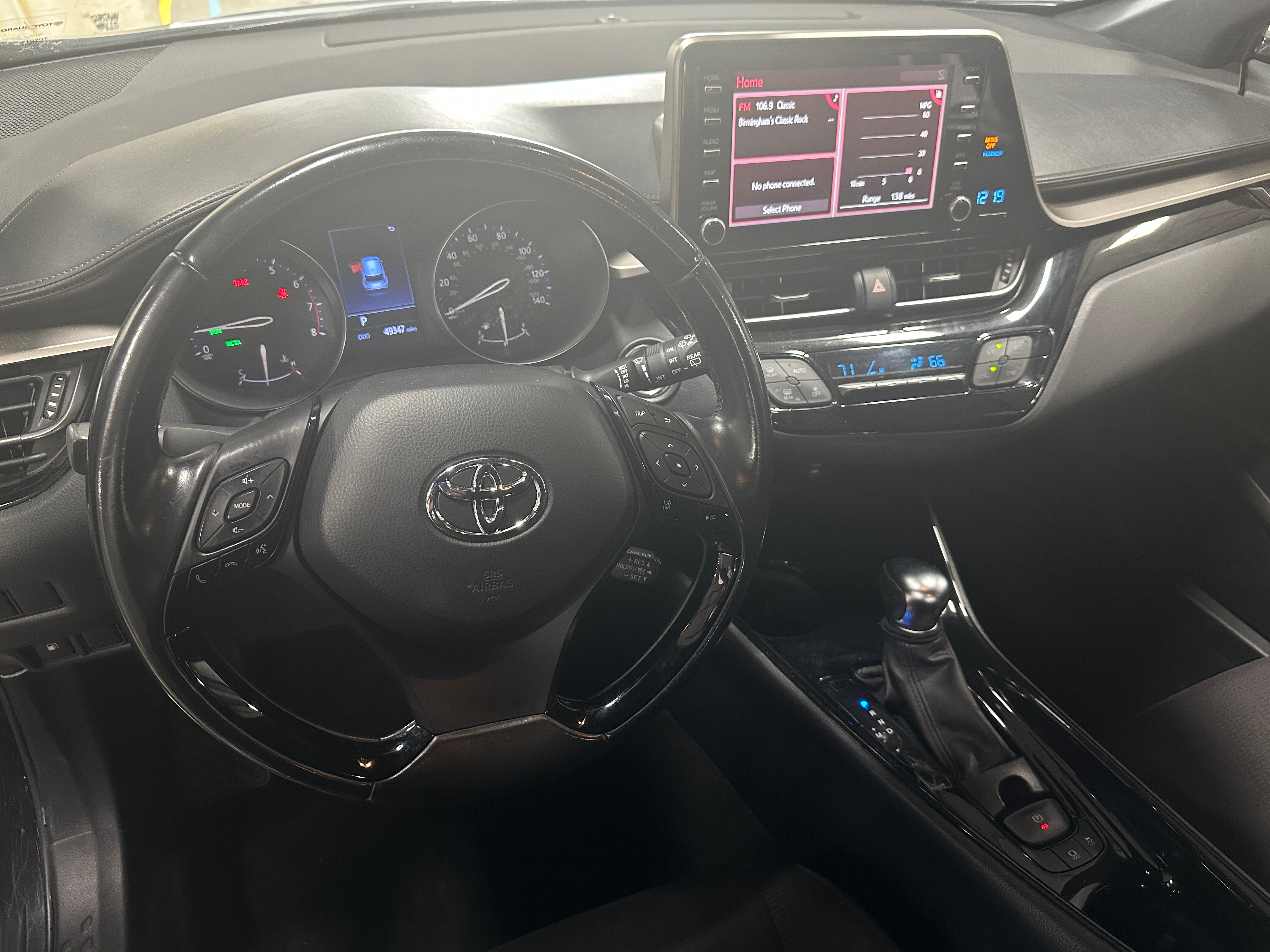 2019 Toyota C-HR XLE 3