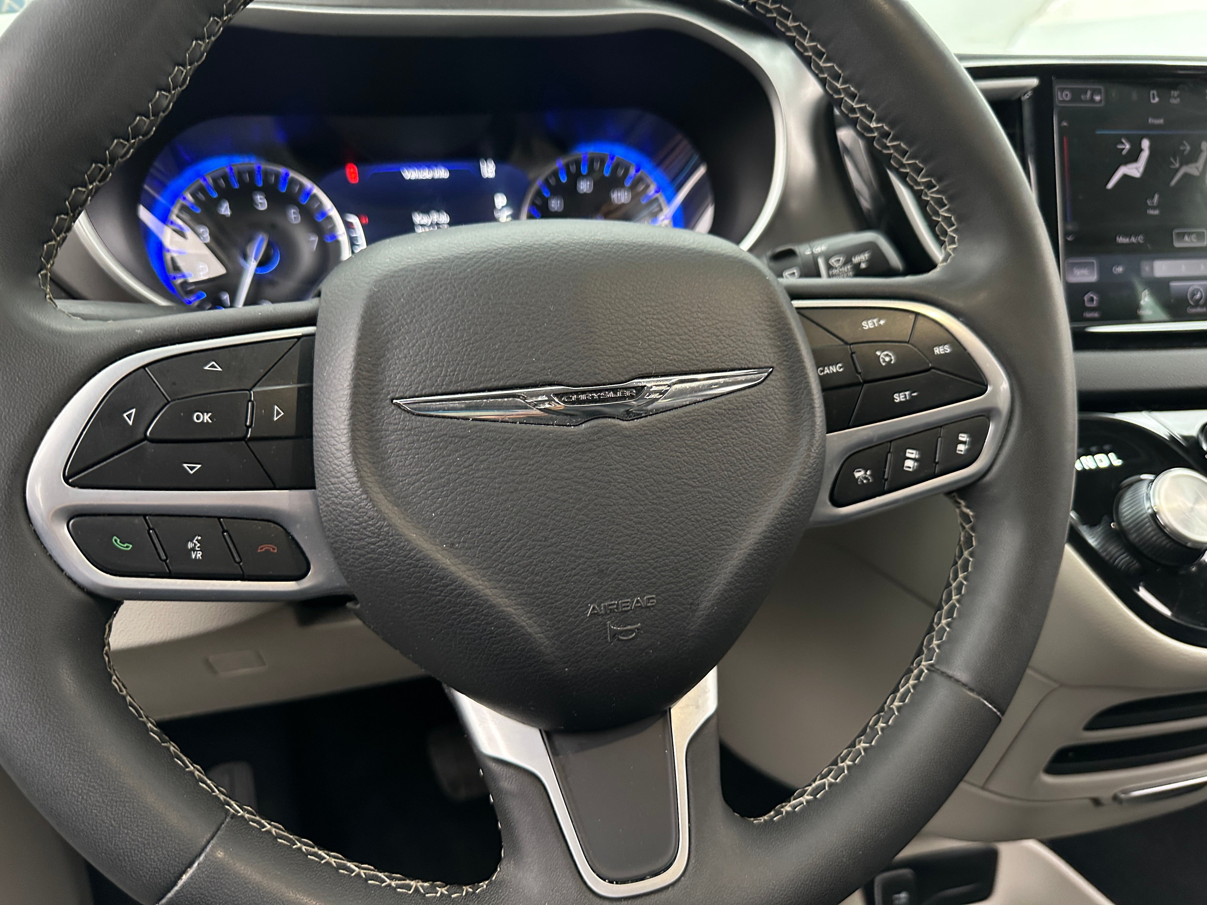 2023 Chrysler Pacifica Touring L 5