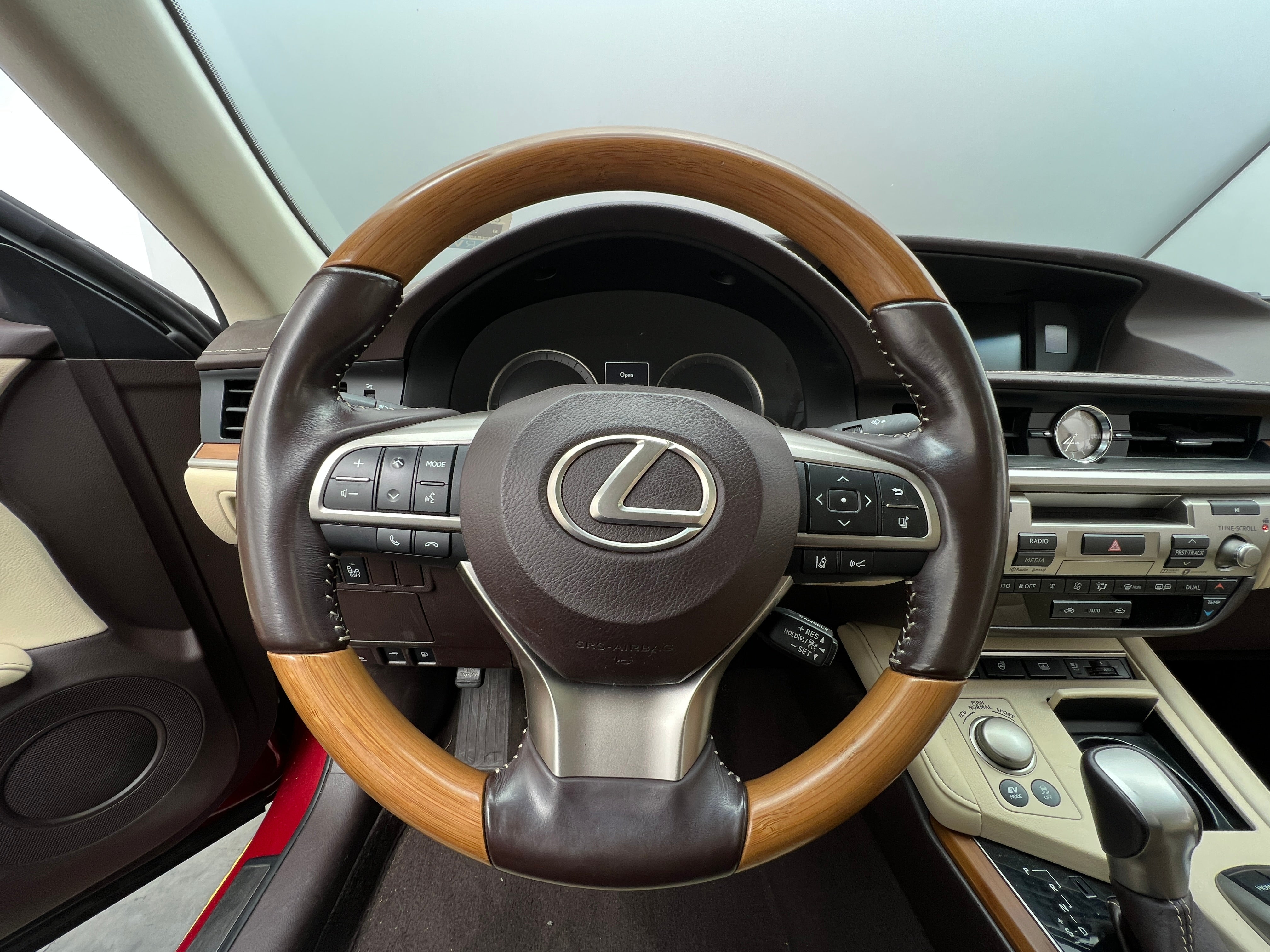 2017 Lexus ES Hybrid 300h 5