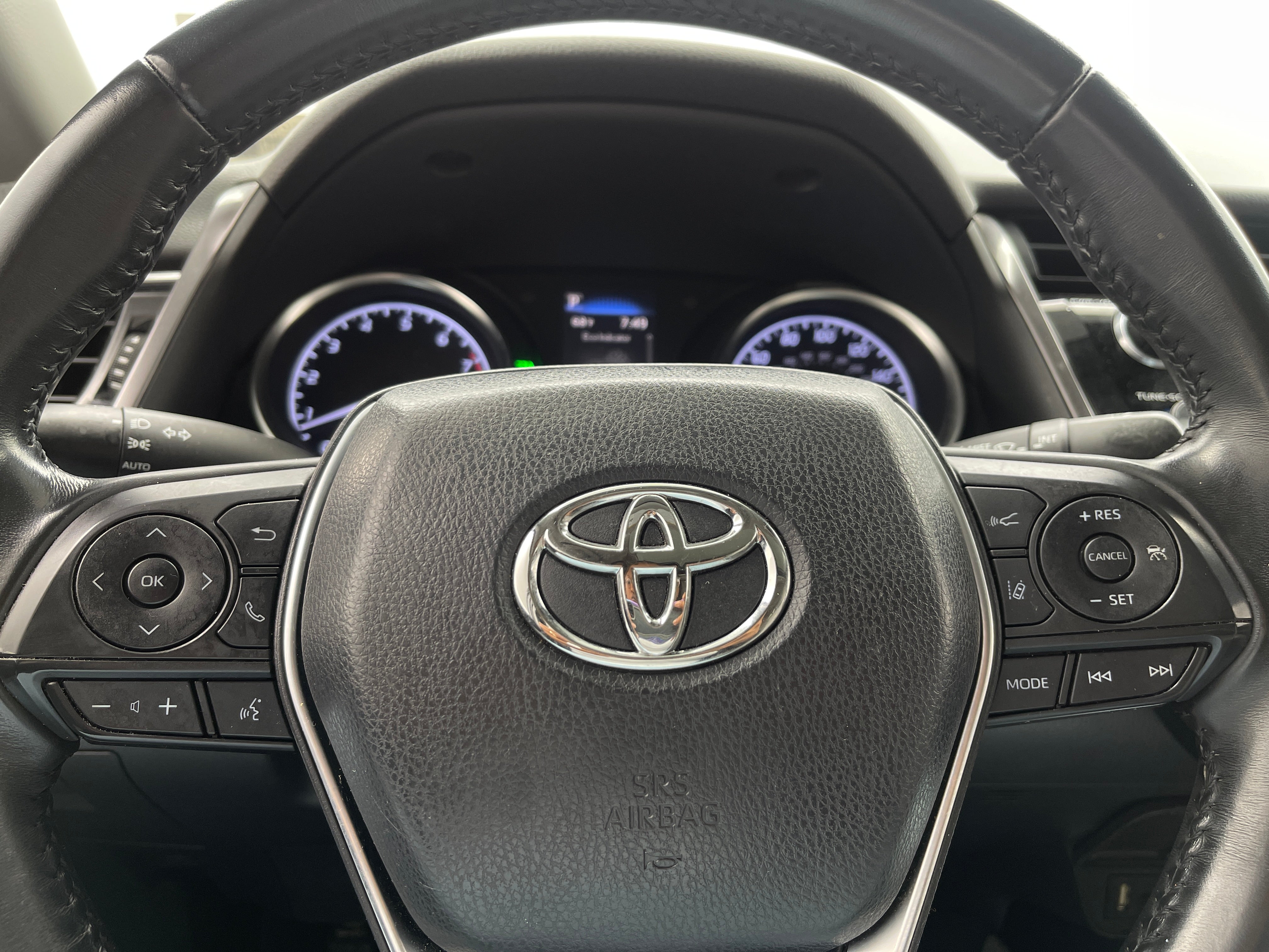 2019 Toyota Camry SE 4