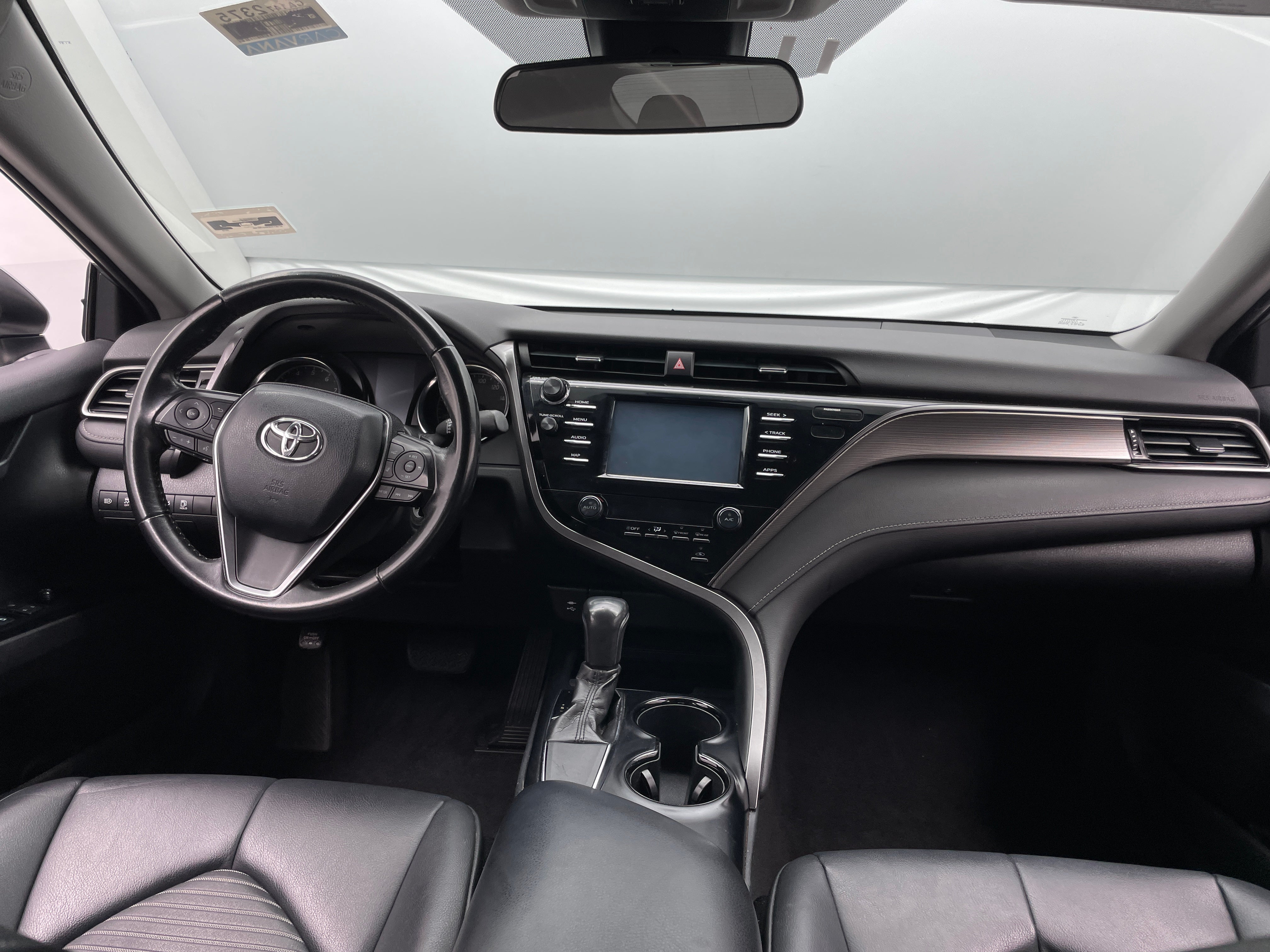 2019 Toyota Camry SE 3