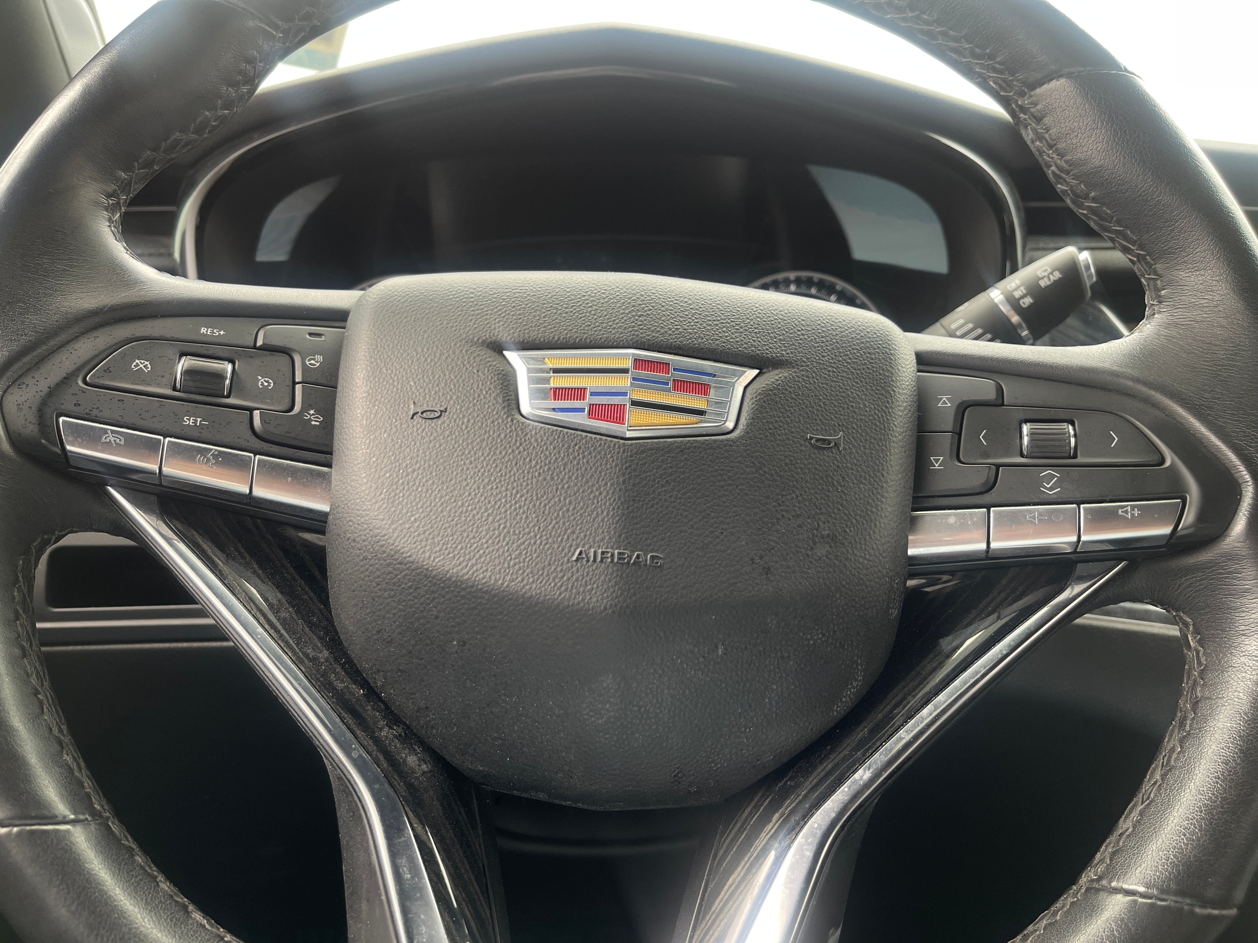 2023 Cadillac XT6 Premium Luxury 4