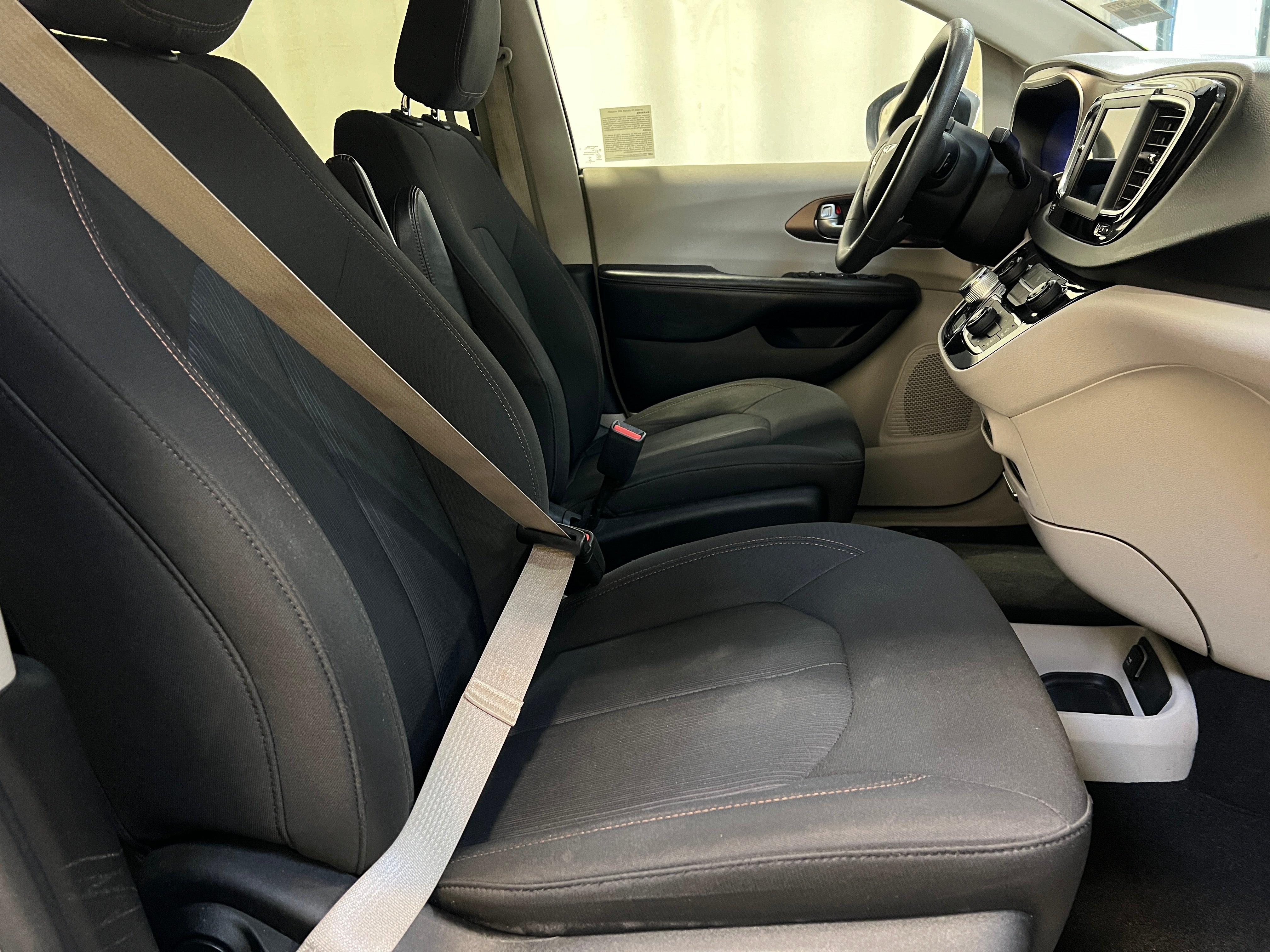 2018 Chrysler Pacifica LX 2