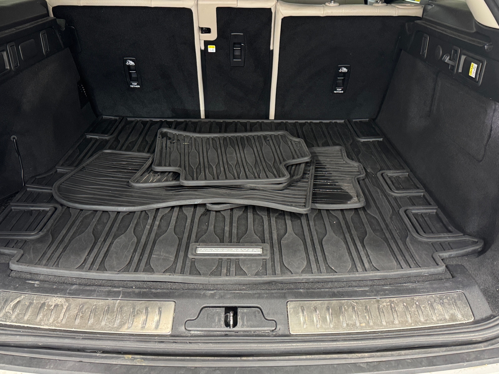 Thumbnail: 2022 Land Rover Range Rover Velar - 6