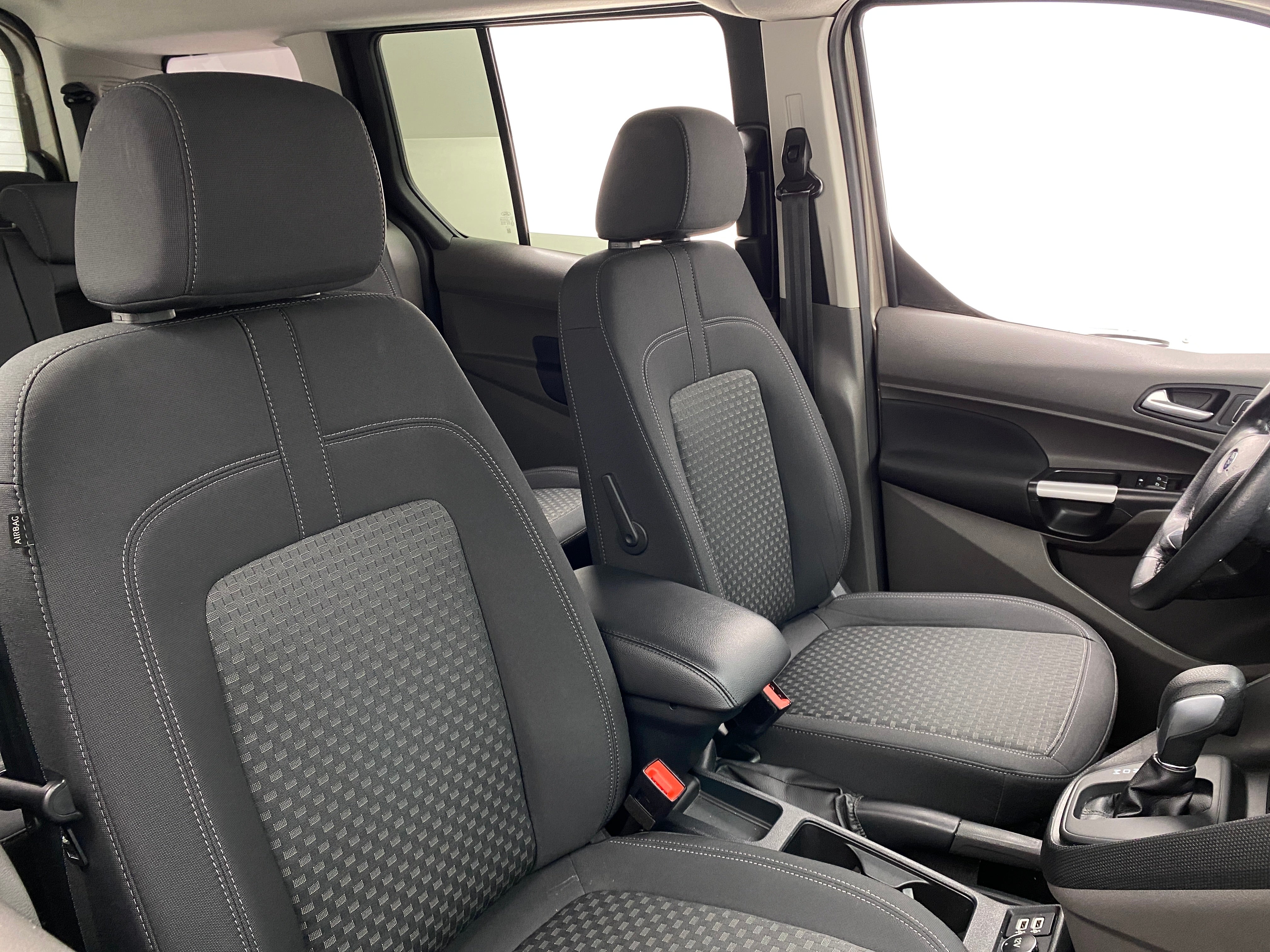 2020 Ford Transit Series Connect XLT 2