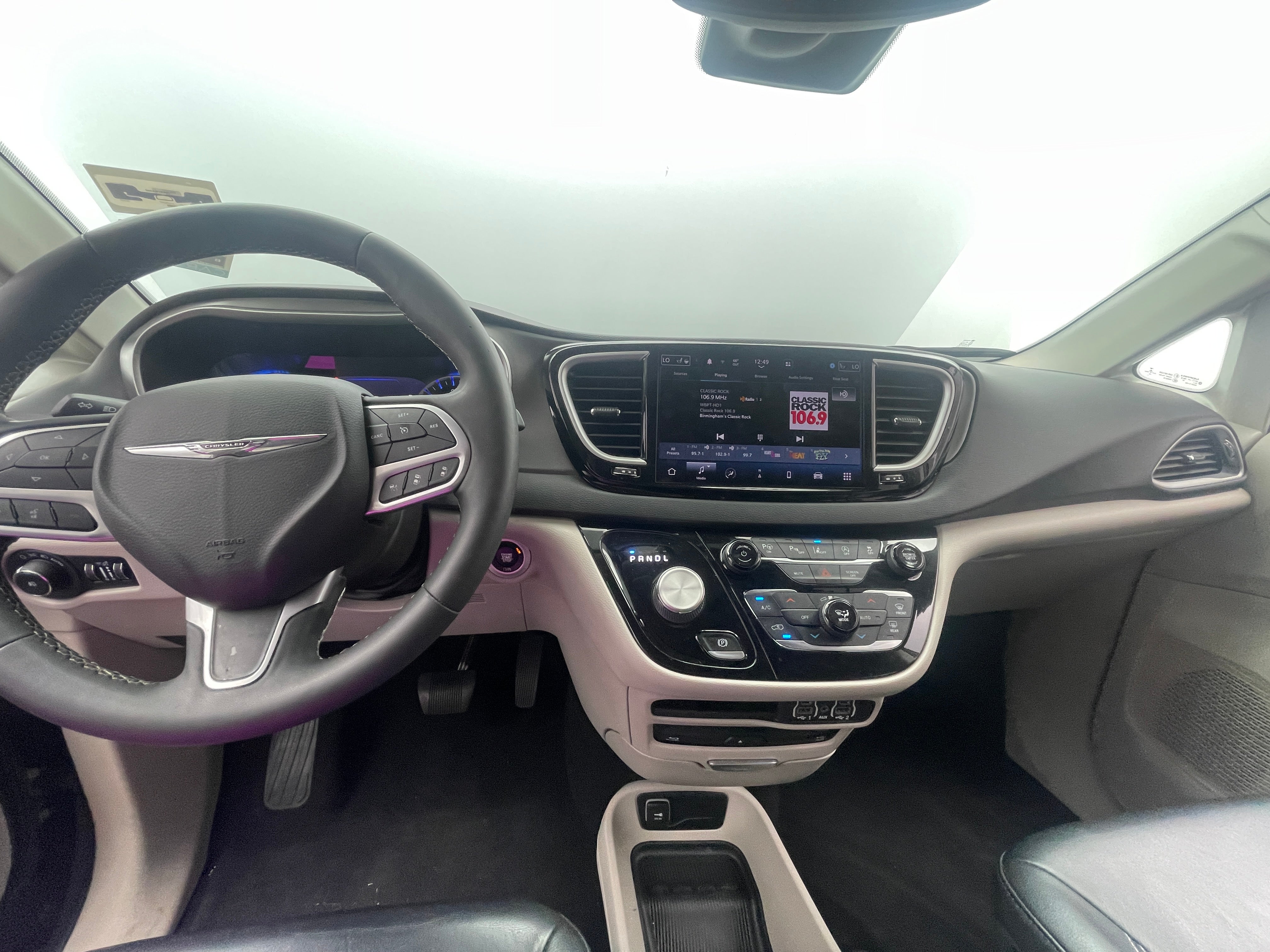 2022 Chrysler Pacifica Touring L 3