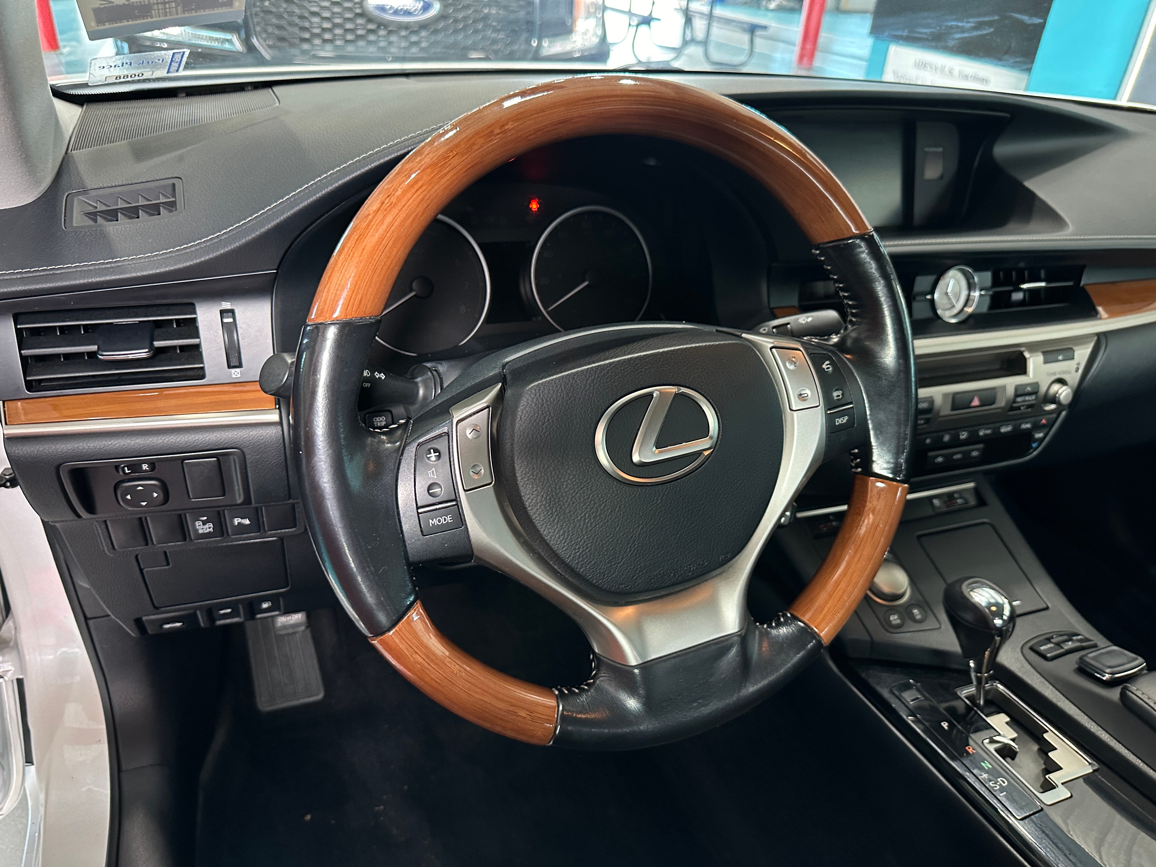 2015 Lexus ES Hybrid 300h 4