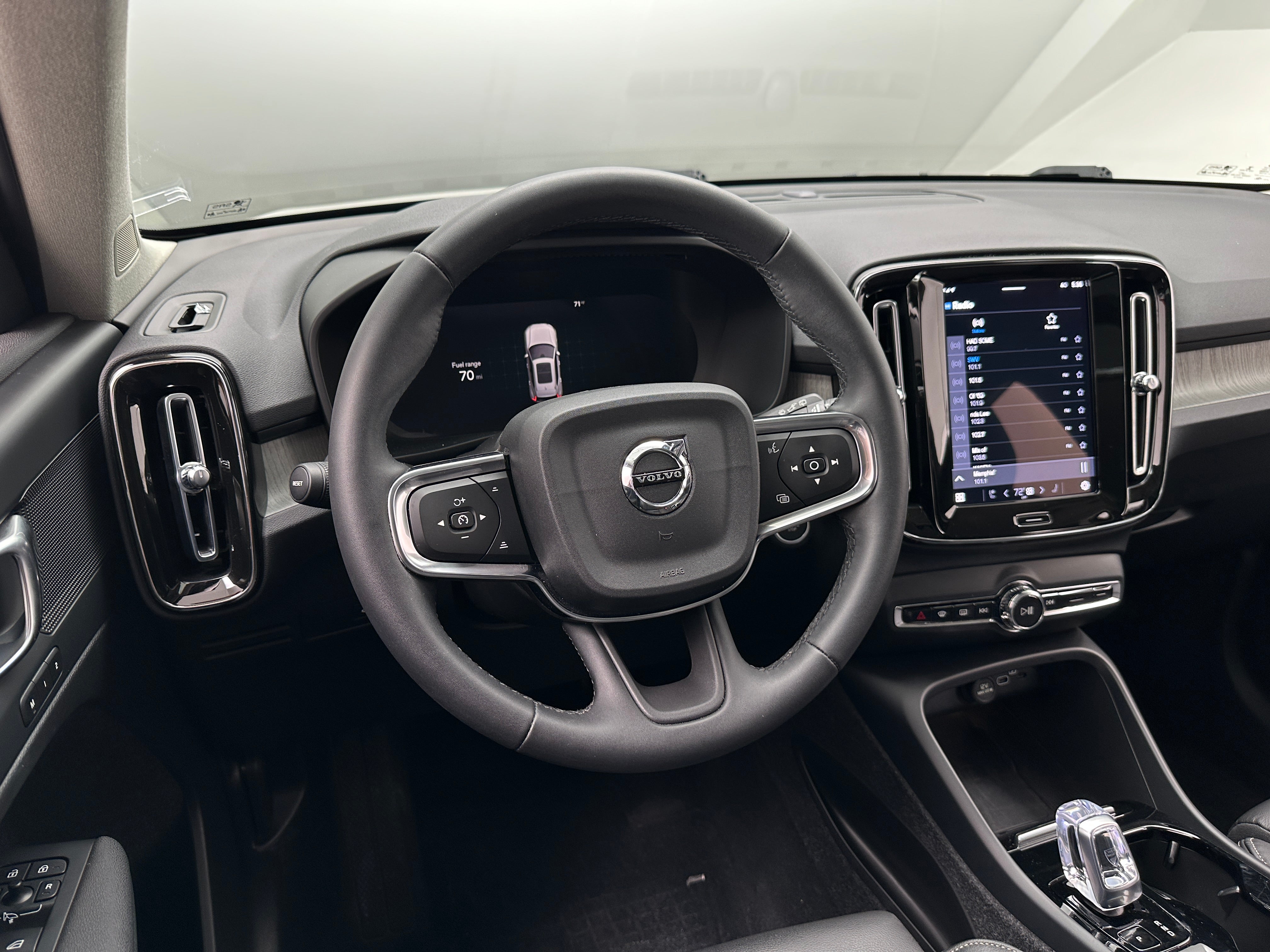 2023 Volvo XC40 B5 Plus 5