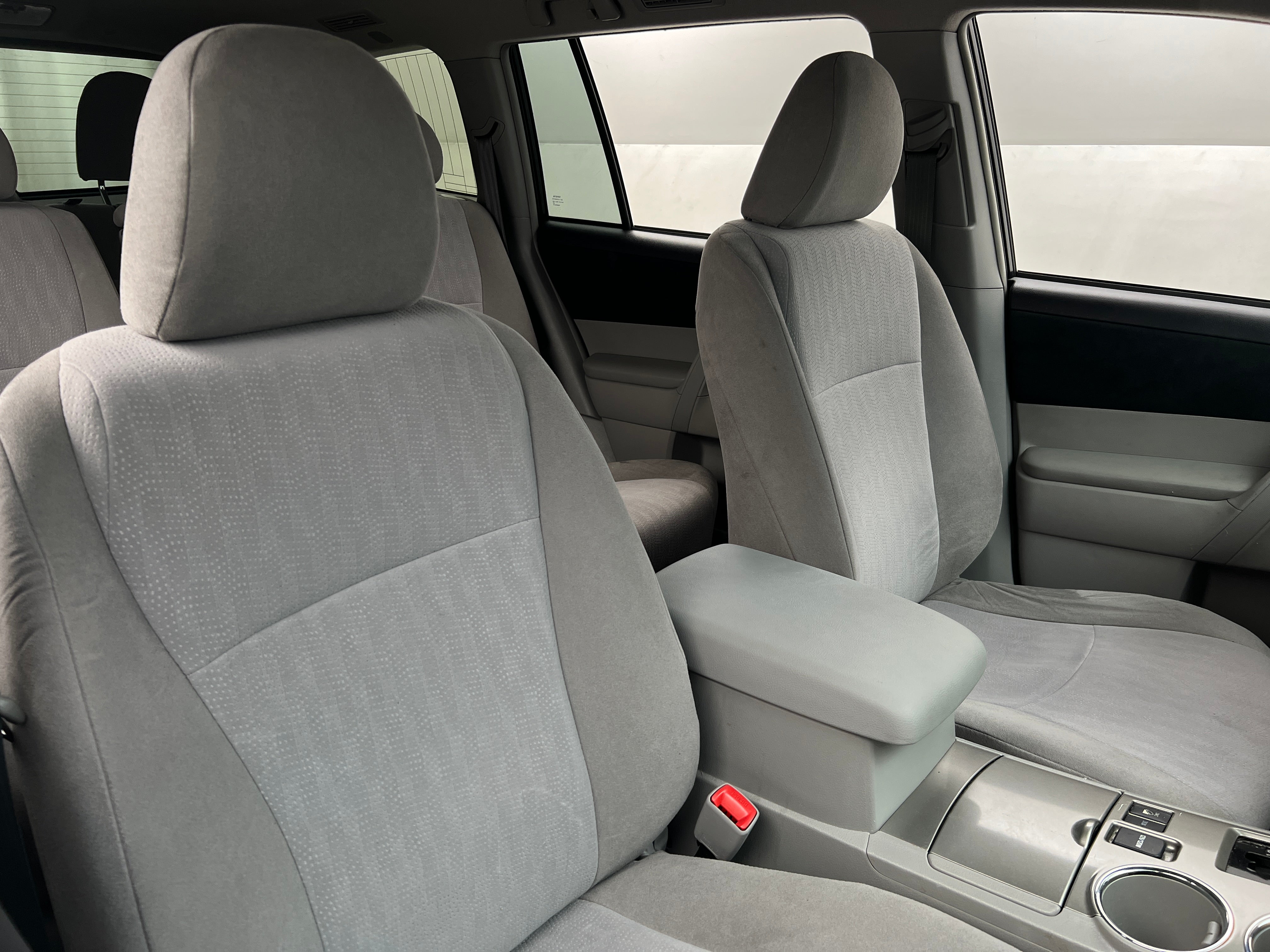 2013 Toyota Highlander Base 2