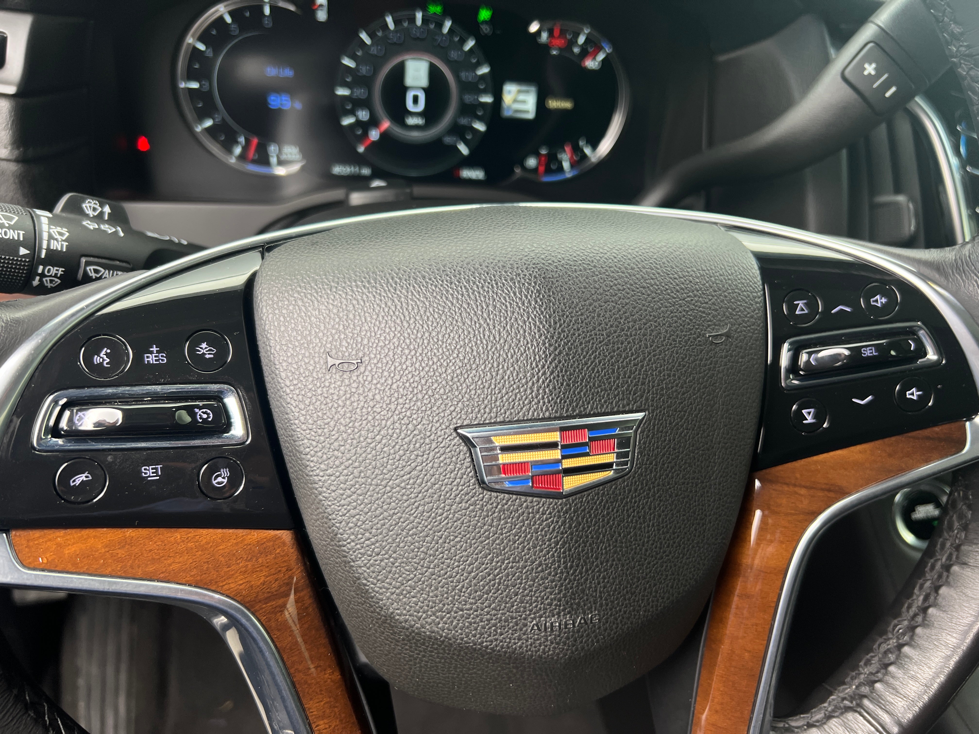 2019 Cadillac Escalade Luxury 4