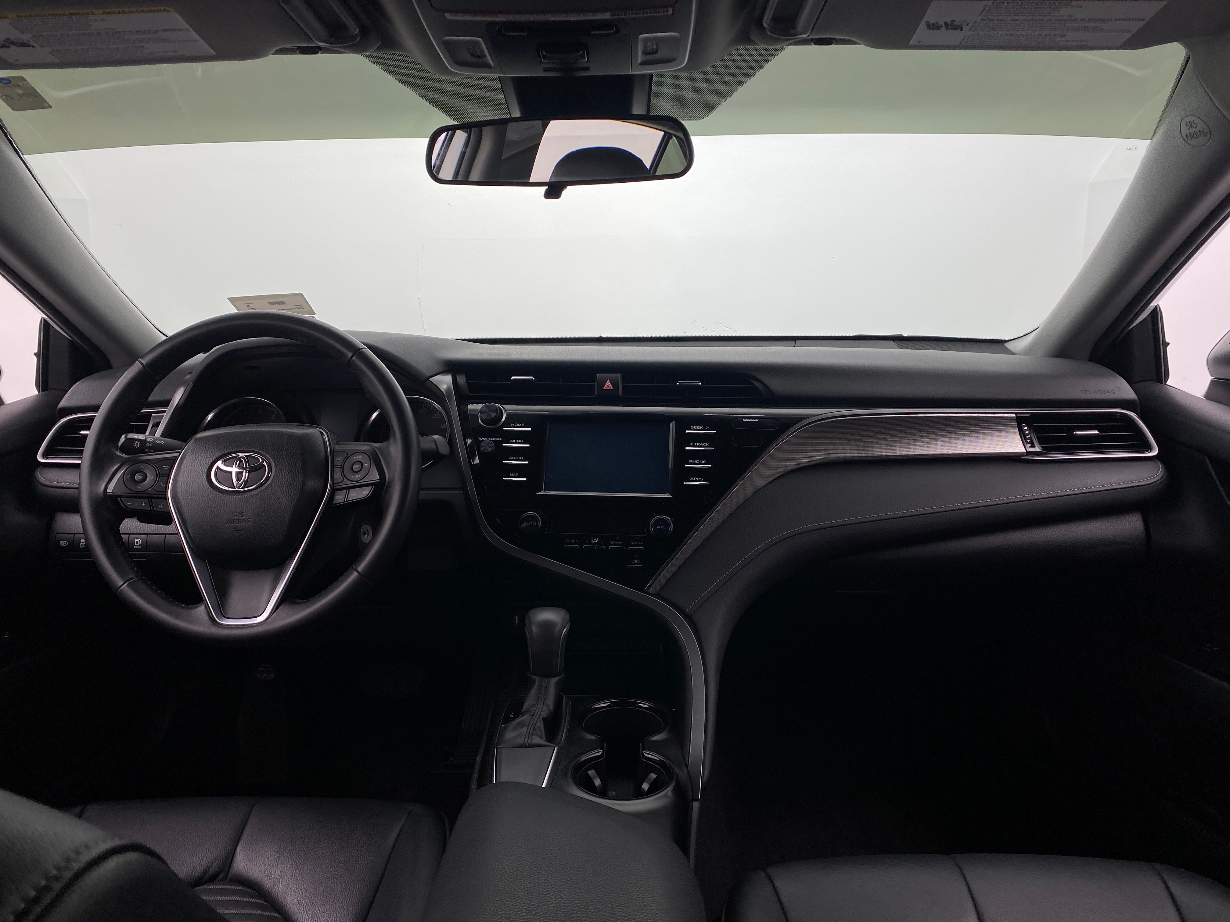 2019 Toyota Camry SE 3