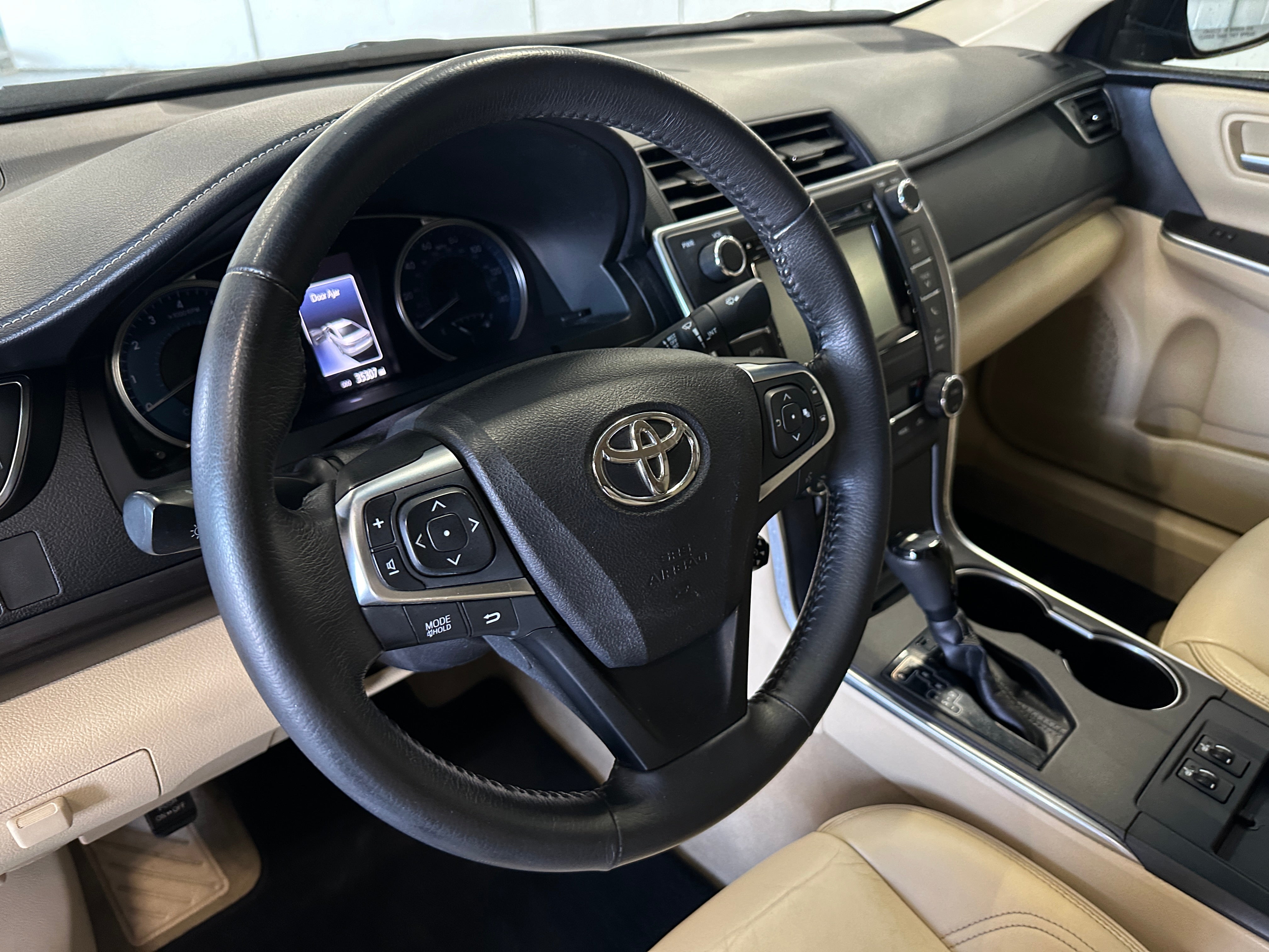 2017 Toyota Camry XLE 4